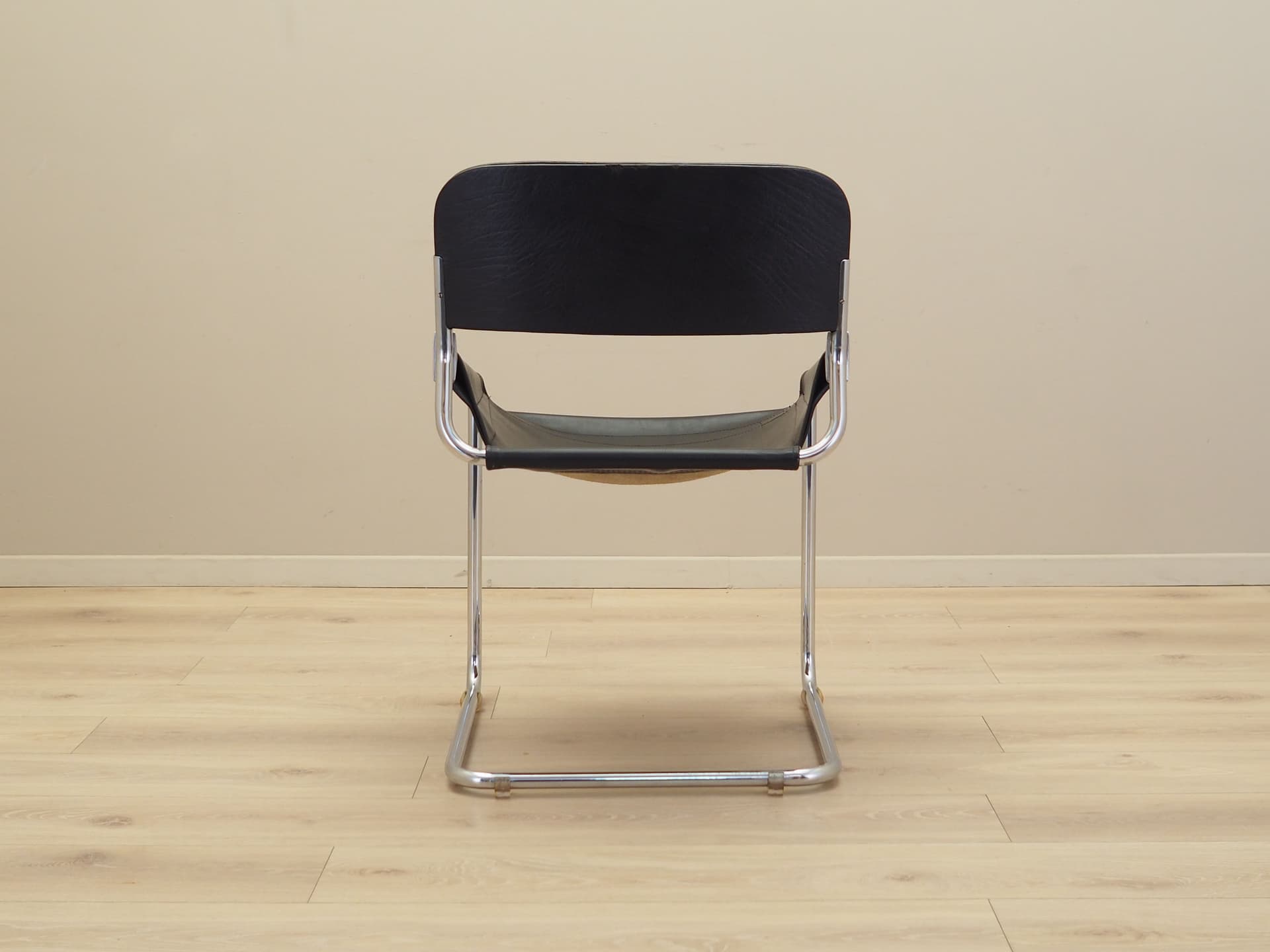 Krzesło, skóra czarna, metal chromowany, Włochy, lata 70. - 80508