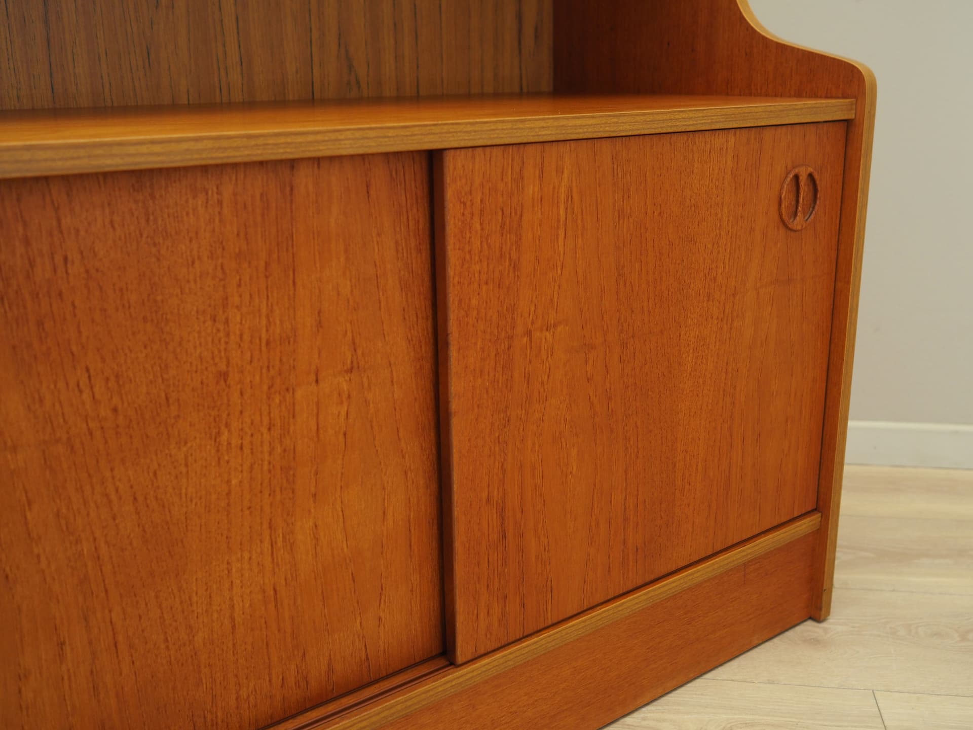 Bookcase, golden teak, Denmark, 1960s. - 80720