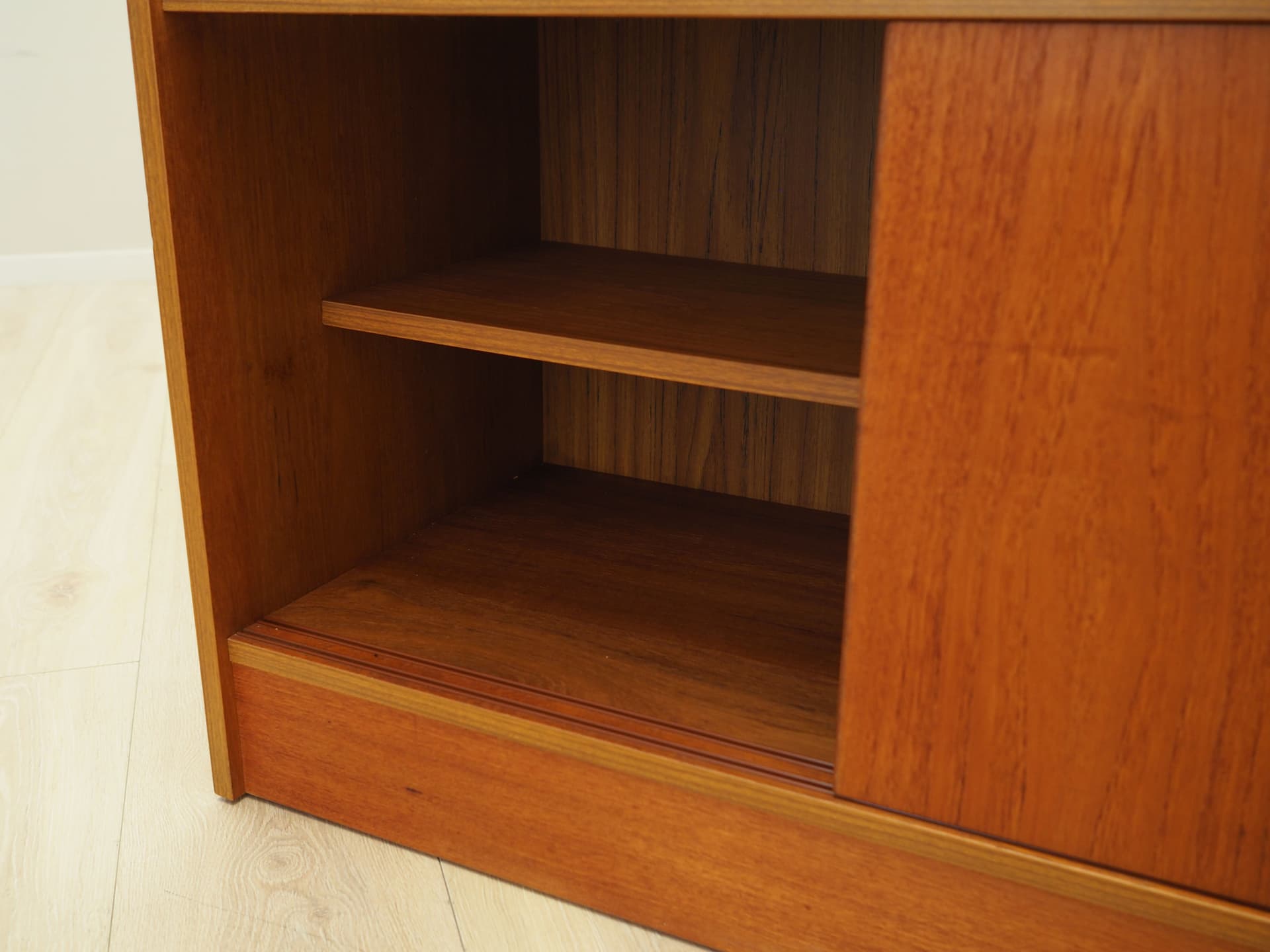 Bookcase, golden teak, Denmark, 1960s. - 80722
