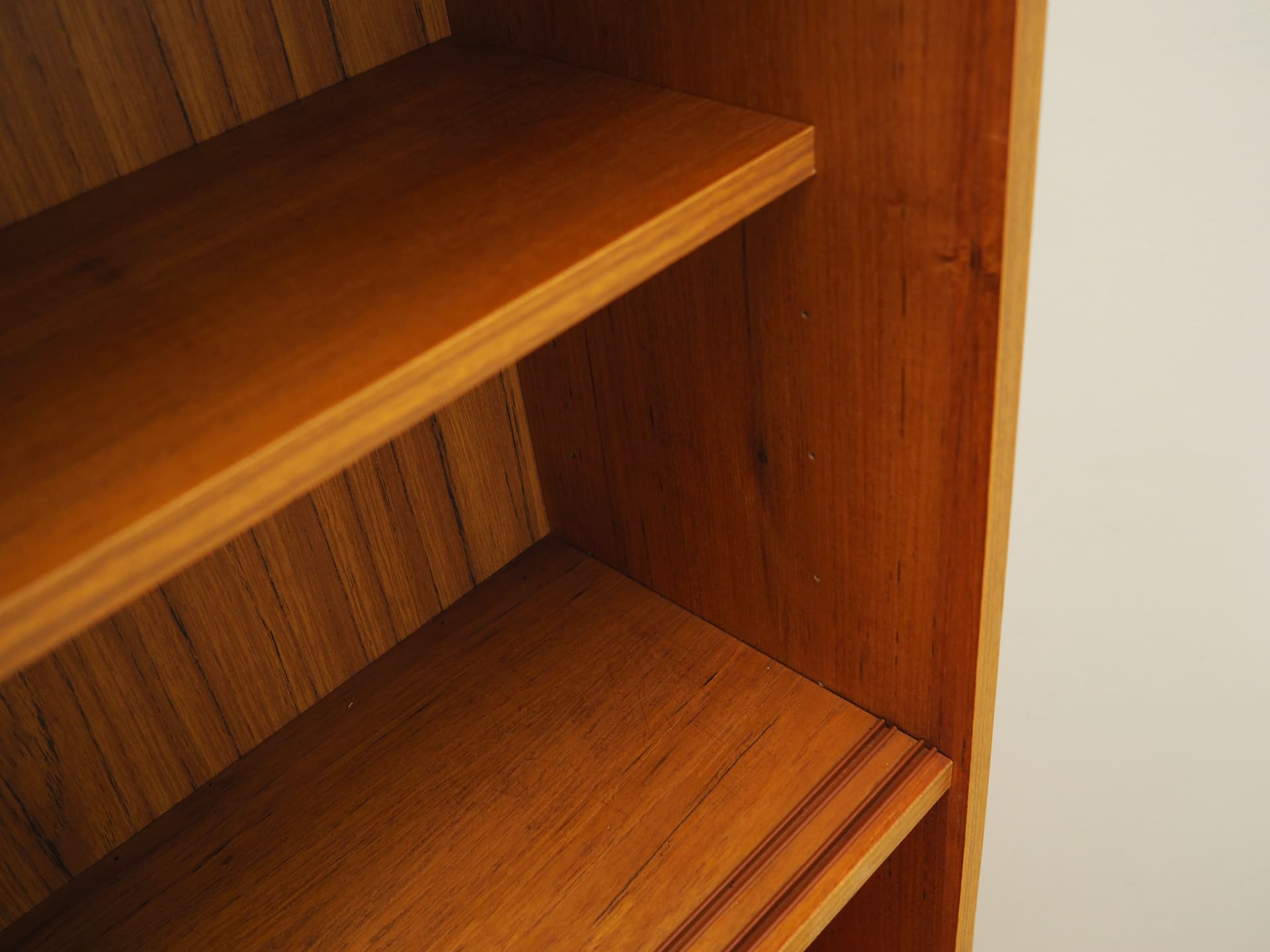 Bookcase, golden teak, Denmark, 1960s. - 80717