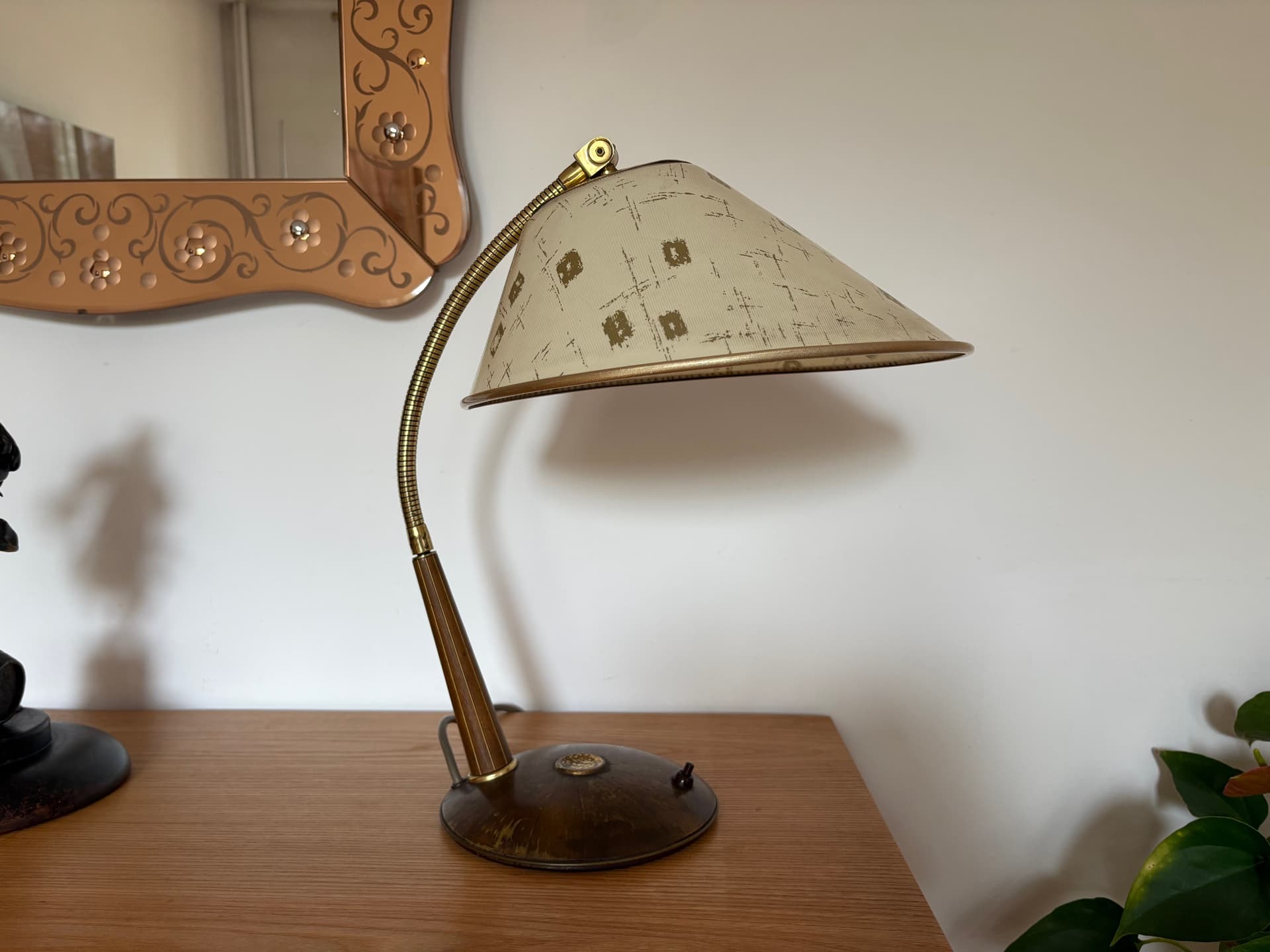 Lampa stołowa, orzech jasnobrązowy, mosiądz, Temde Leuchten, Niemcy, lata 60. - 80994