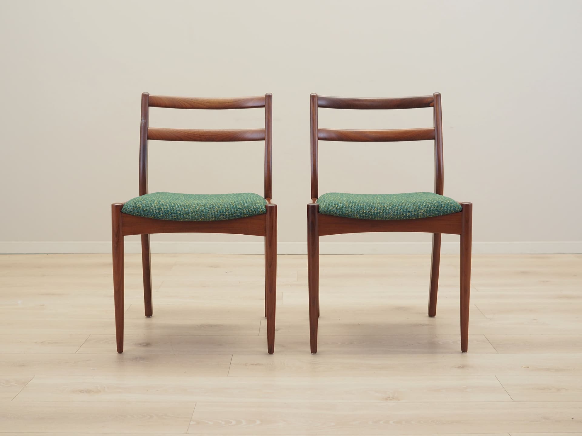 Komplet dwóch krzeseł, morsko-zielony, teak, Dania, lata 70. - 81120