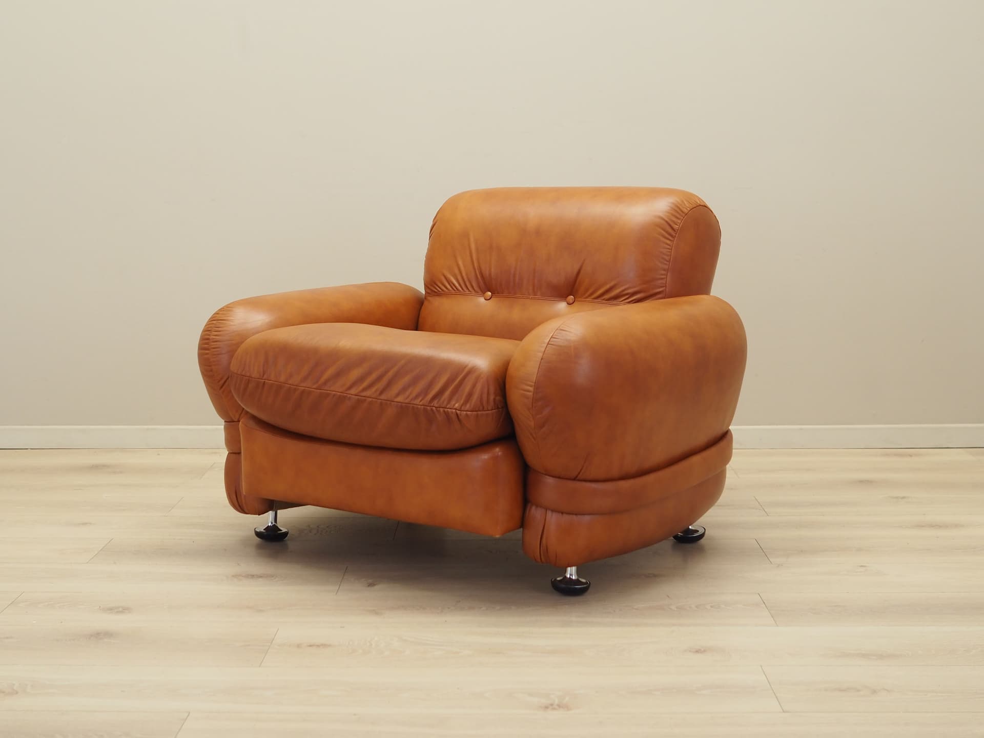 Armchair, light brown natural leather, chromed metal, Italy, 1970s. - 81286