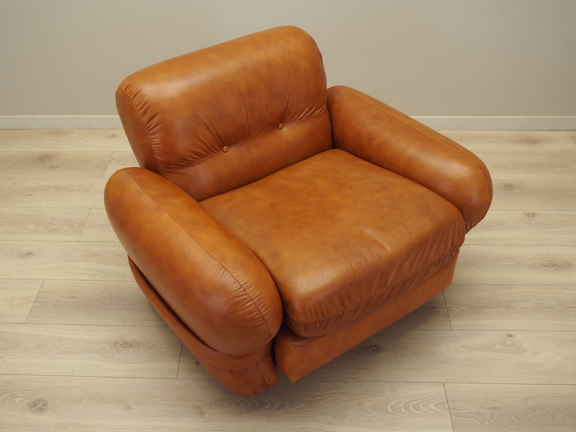 Armchair, light brown natural leather, chromed metal, Italy, 1970s. - 81291