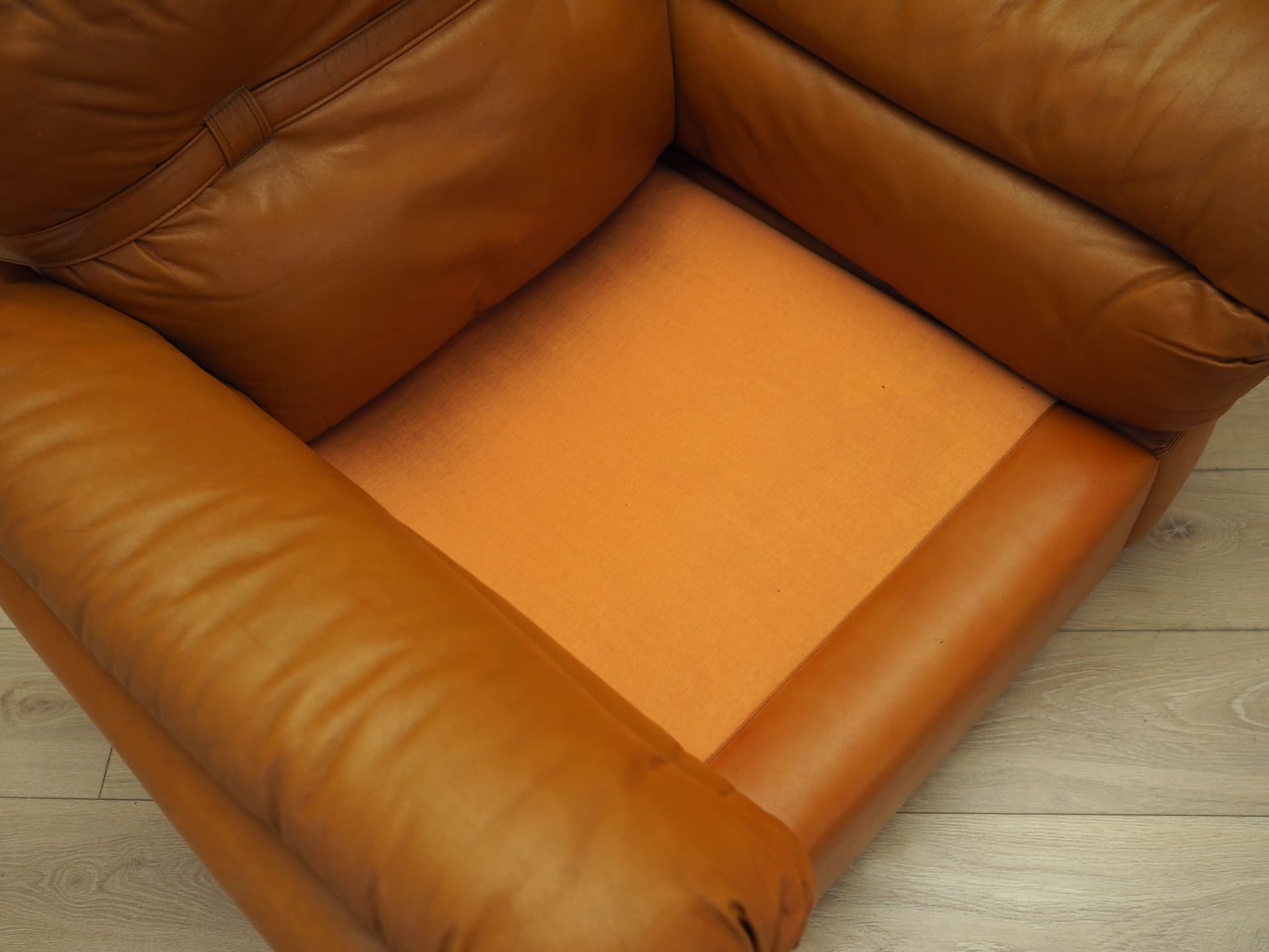 Armchair Space Age, orange natural leather, Italy, 1960s. - 81398