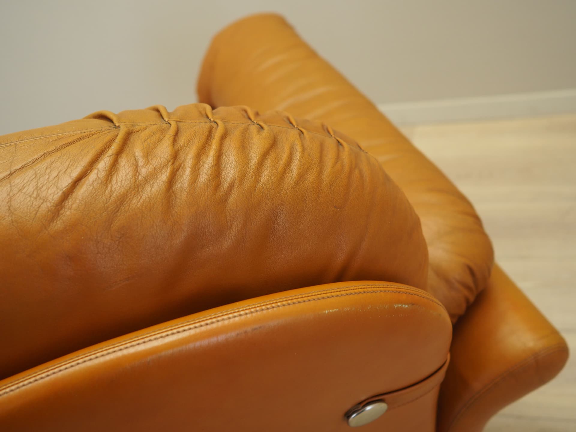 Armchair Space Age, orange natural leather, Italy, 1960s. - 81395