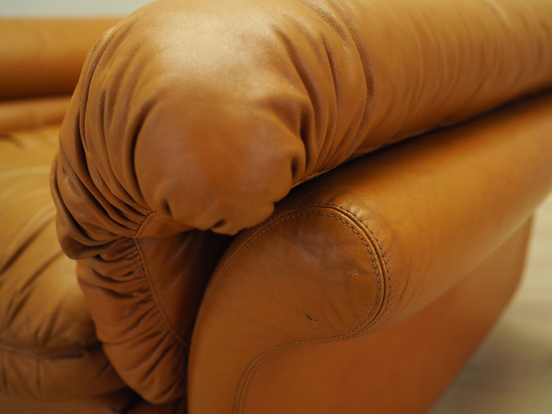 Armchair Space Age, orange natural leather, Italy, 1960s. - 81394