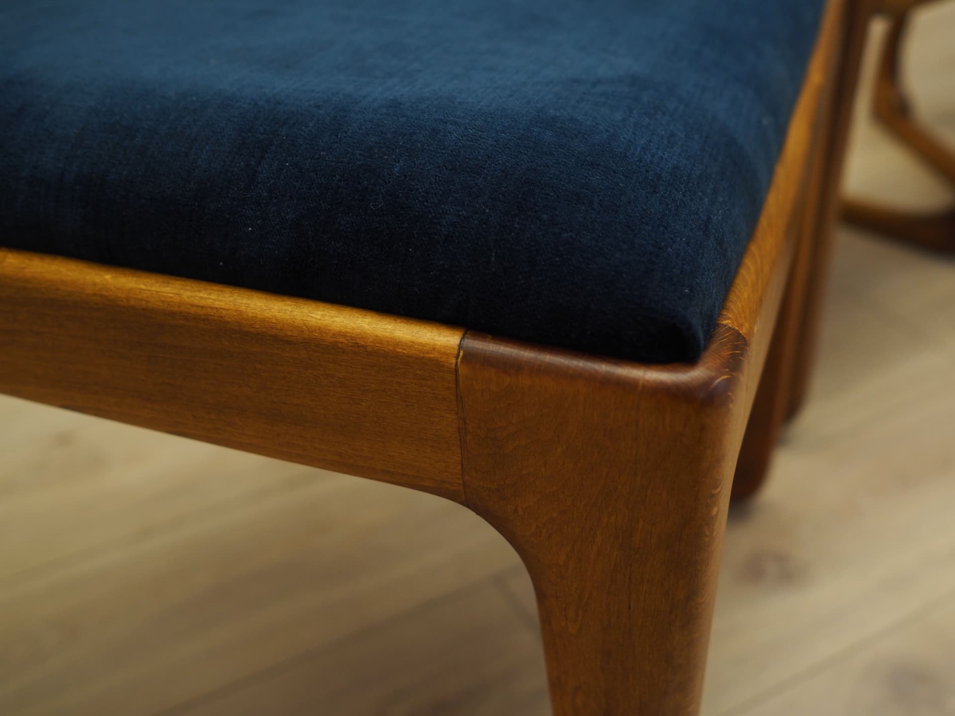 Komplet czterech krzeseł, velvet granatowy, buk, Dania, lata 50. - 81504