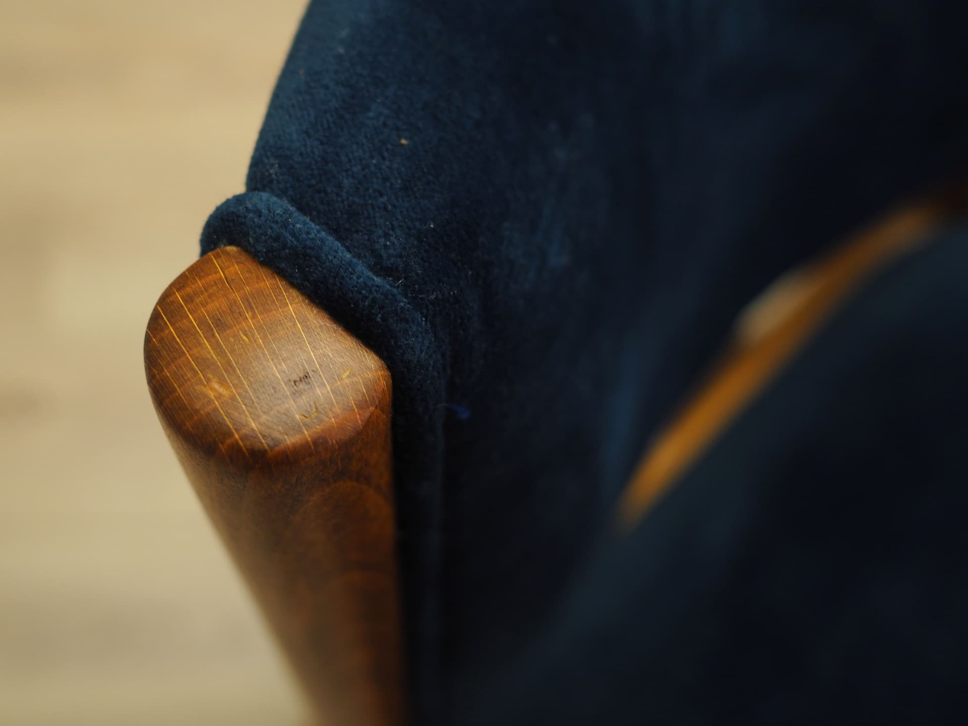 Komplet czterech krzeseł, velvet granatowy, buk, Dania, lata 50. - 81498