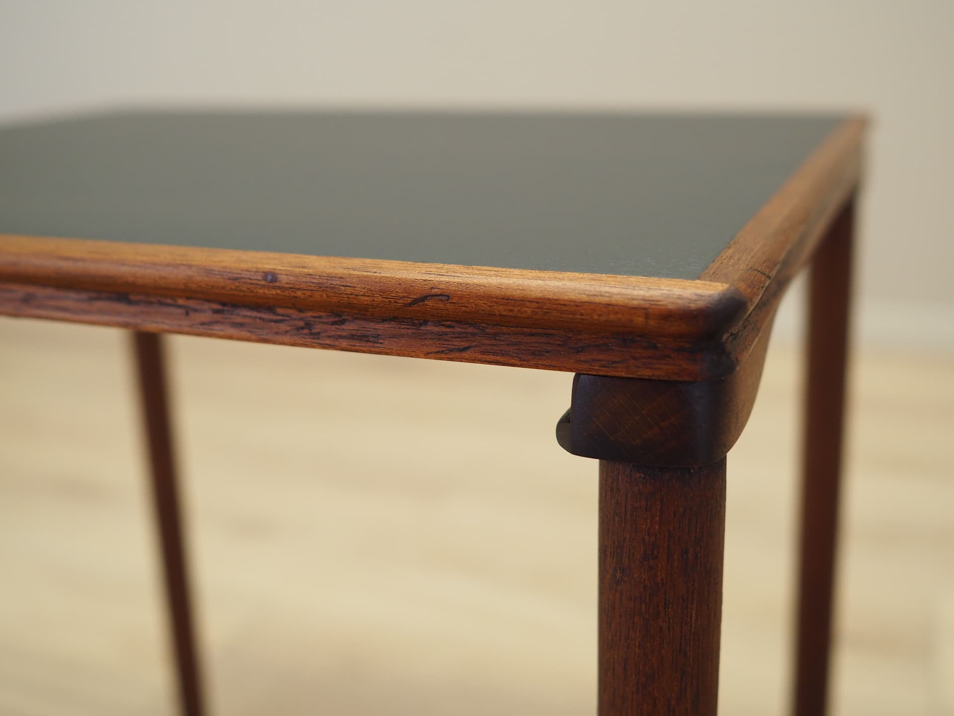 Komplet stolików pomocniczych, blat czarny, teak, Dania, lata 70. - 81646