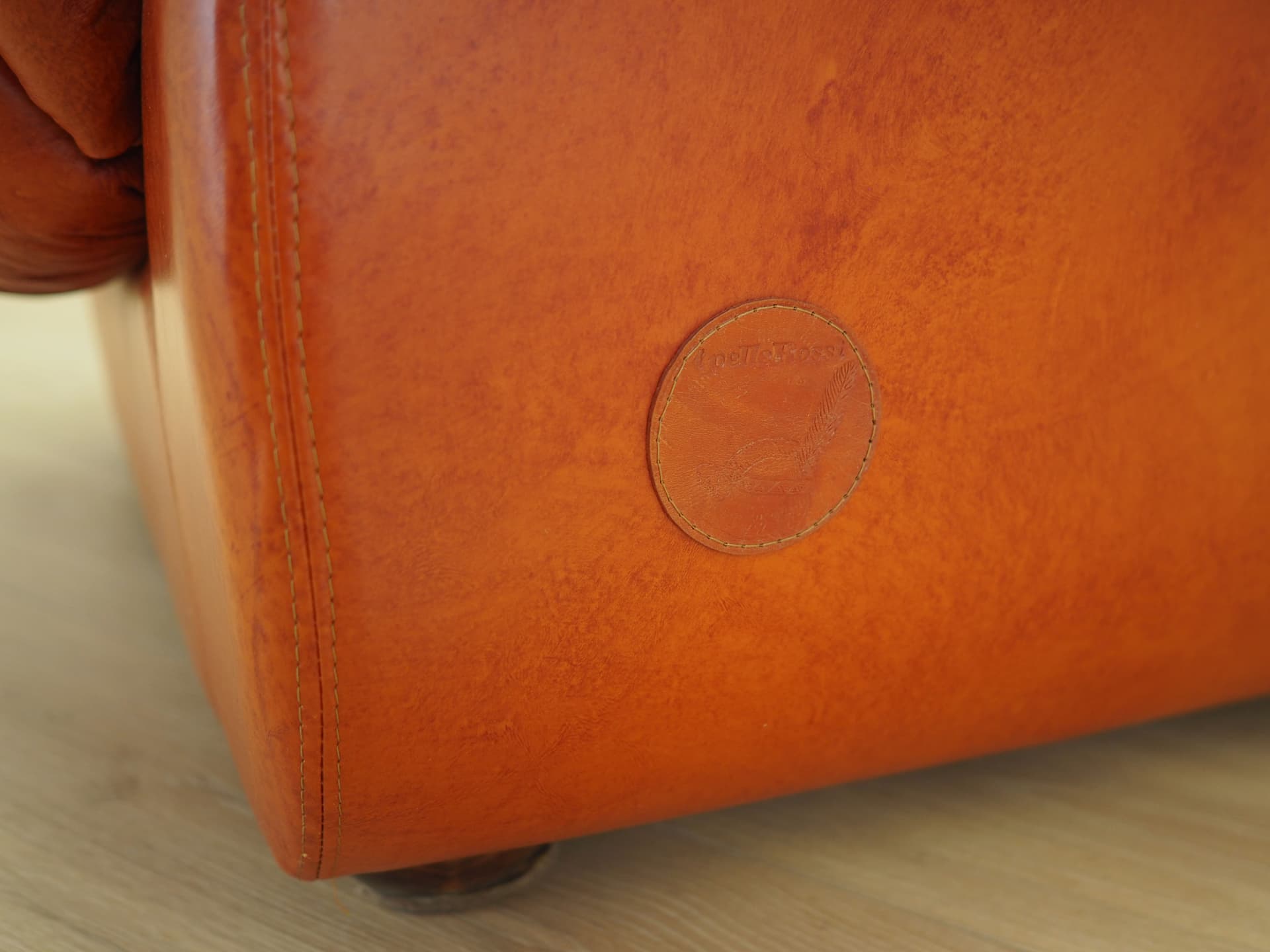 Fotel wypoczynkowy, rudy pomarańcz, skóra naturalna, Włochy, lata 70. - 81736