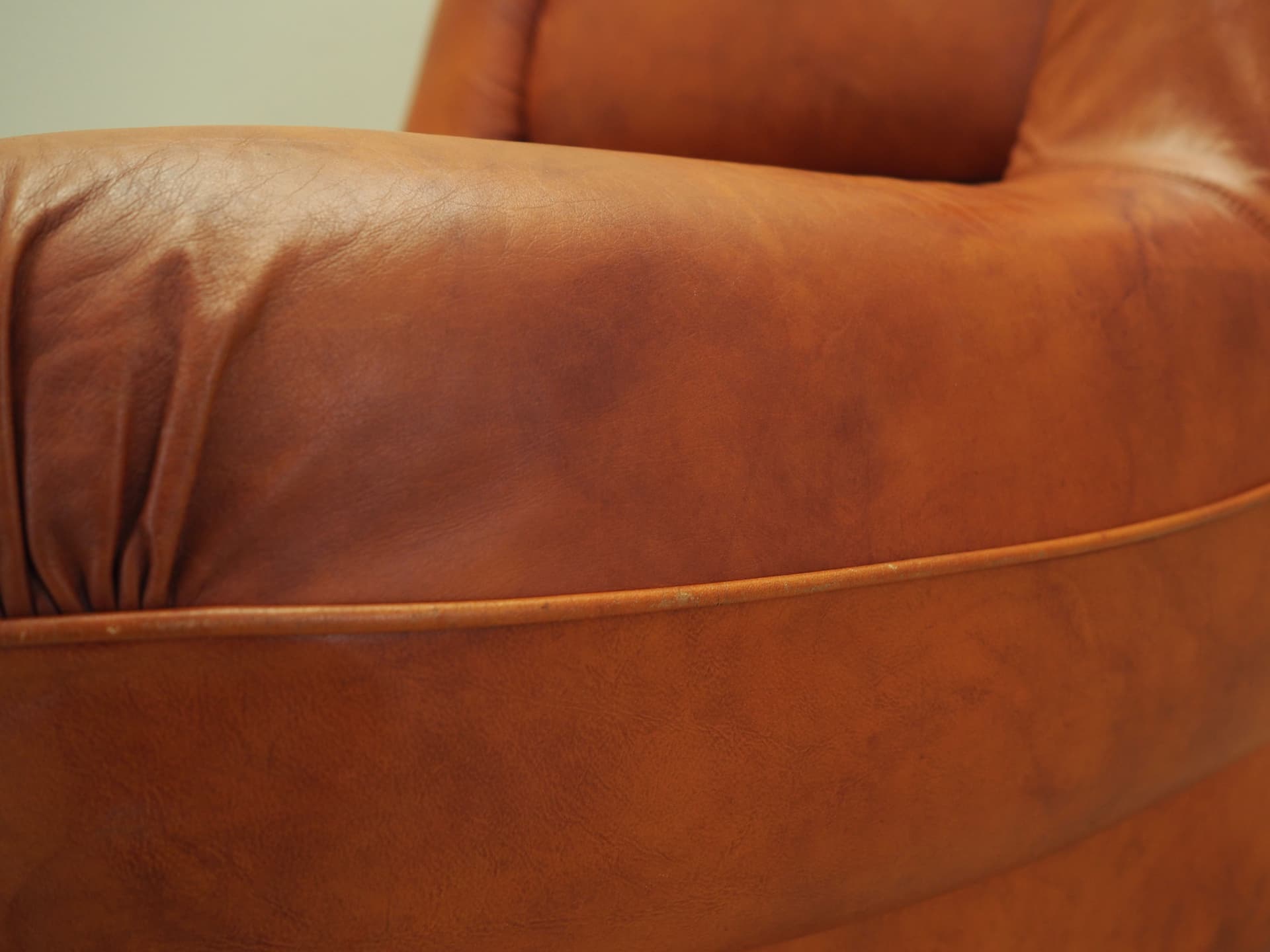 Armchair Space Age, orange natural leather, plastic, Mimo Padova, Italy, 1970s. - 81862