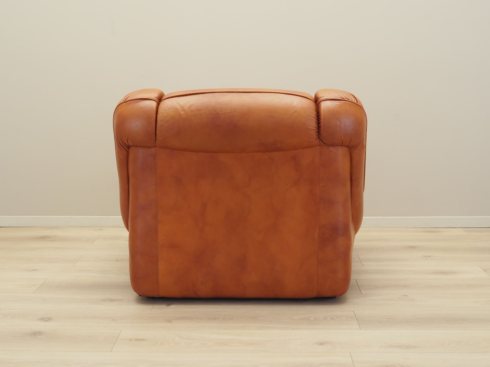 Armchair Space Age, orange natural leather, plastic, Mimo Padova, Italy, 1970s. - 81855