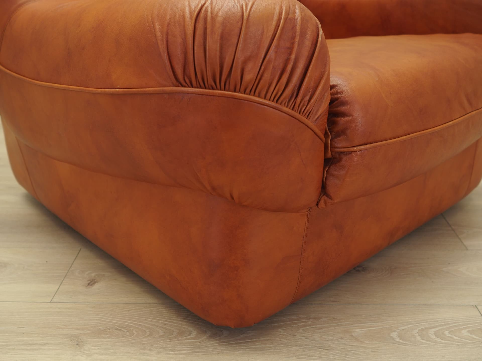 Armchair Space Age, orange natural leather, plastic, Mimo Padova, Italy, 1970s. - 81860