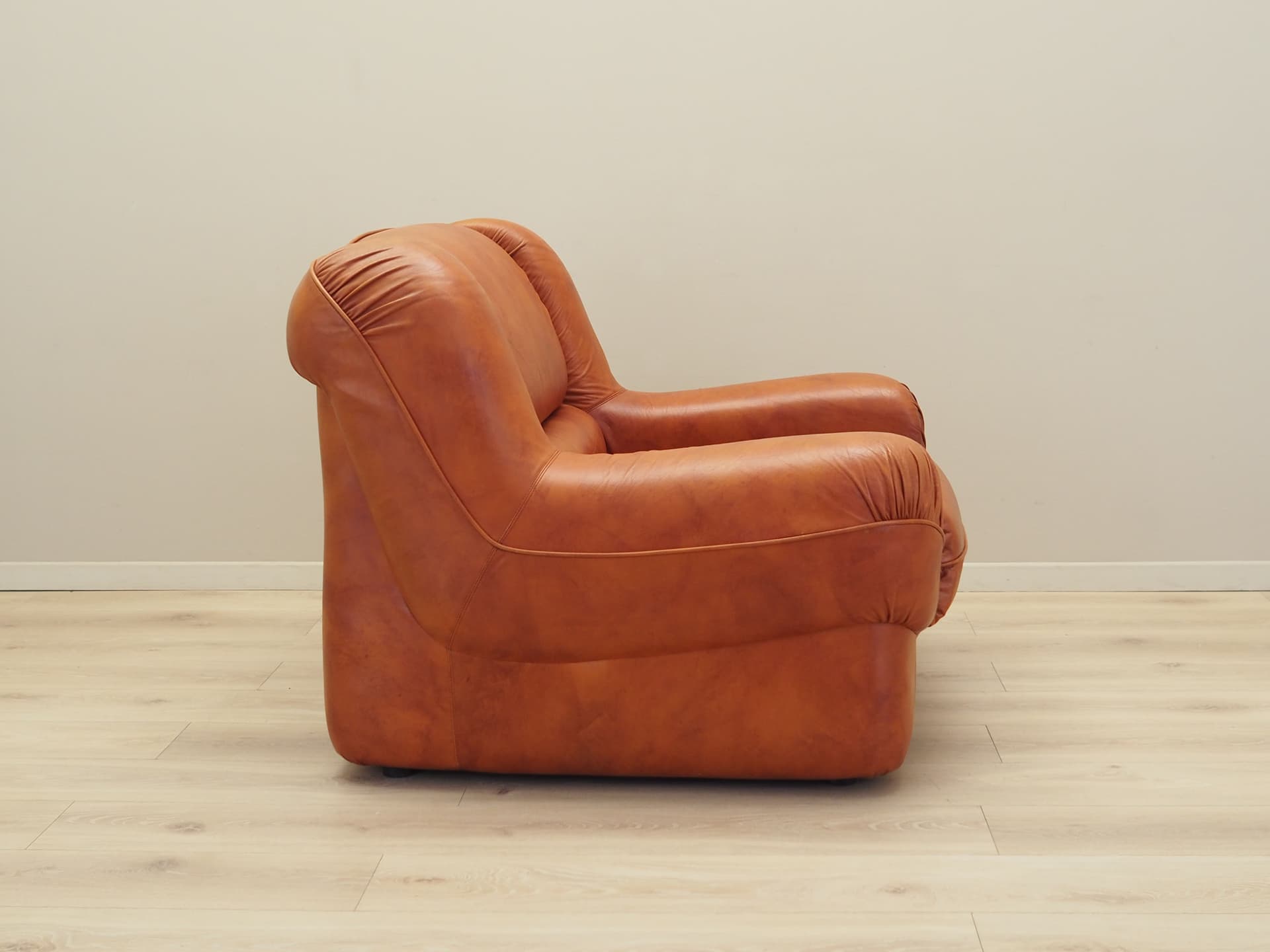 Armchair Space Age, orange natural leather, plastic, Mimo Padova, Italy, 1970s. - 81856