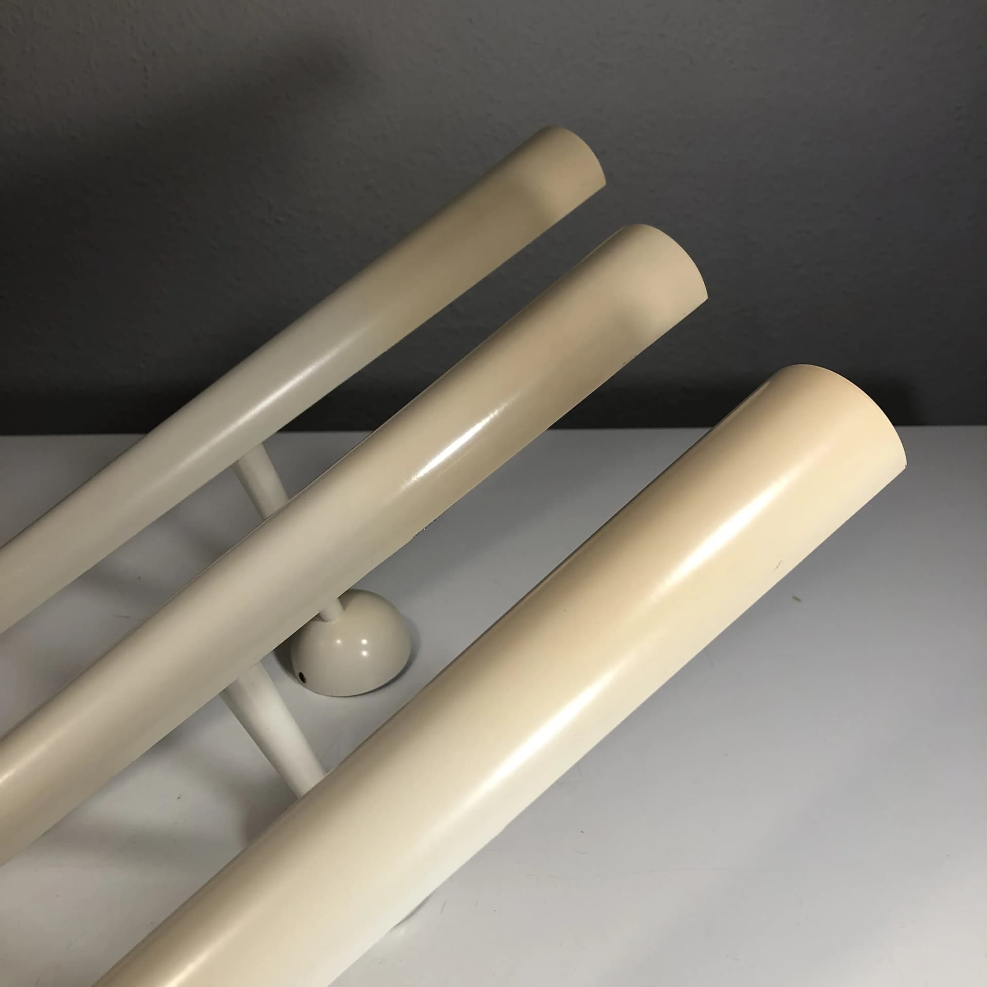 Komplet trzech kinkietów Trylon, ivory white, metal, proj. G. Derrain, Włochy, lata 80. - 82157