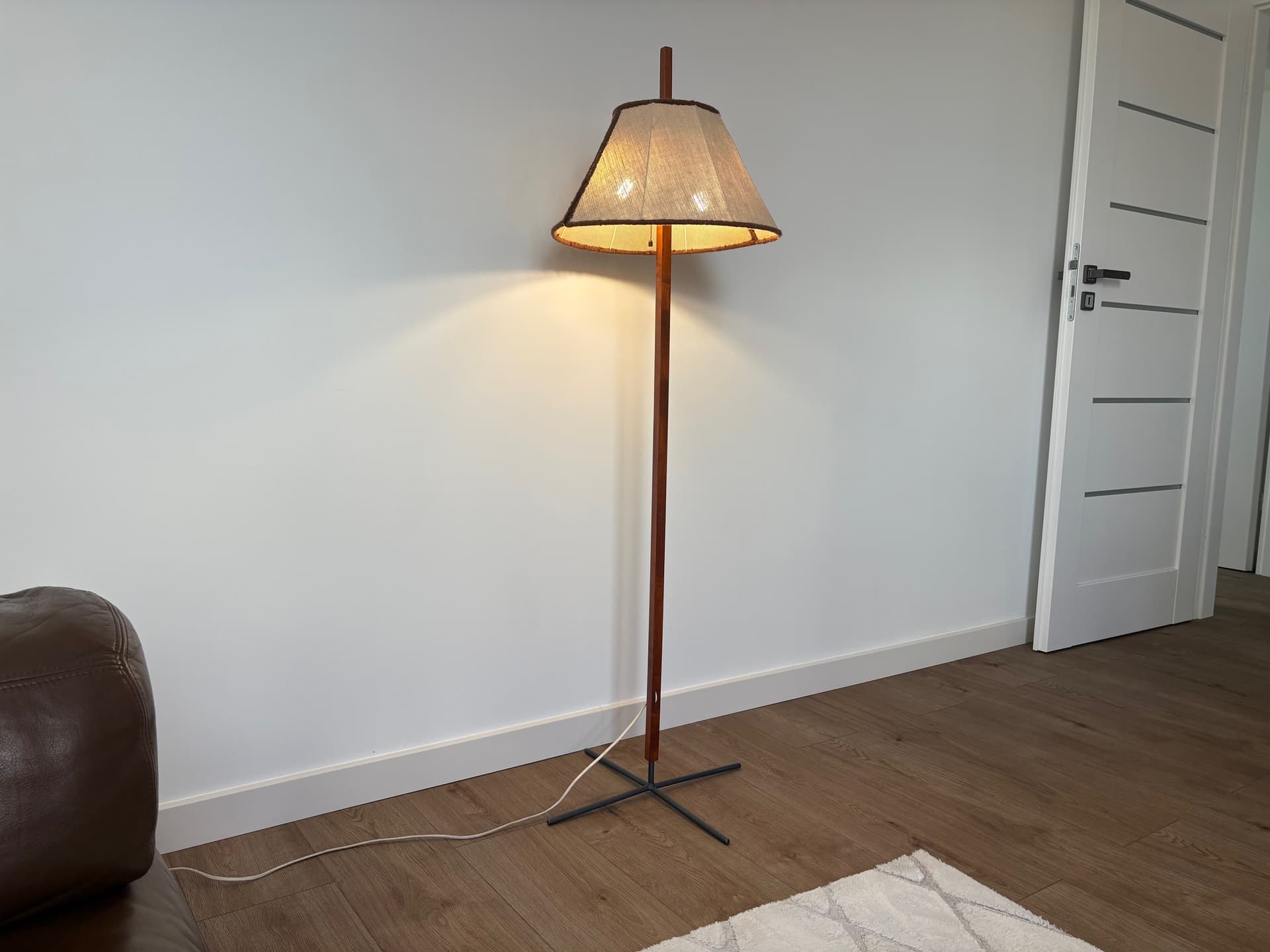 Lampa podłogowa G35, beżowy, drewno, proj. H.-A. Jakobsson, Svegards Markaryd, Szwecja, lata 60. - 82342
