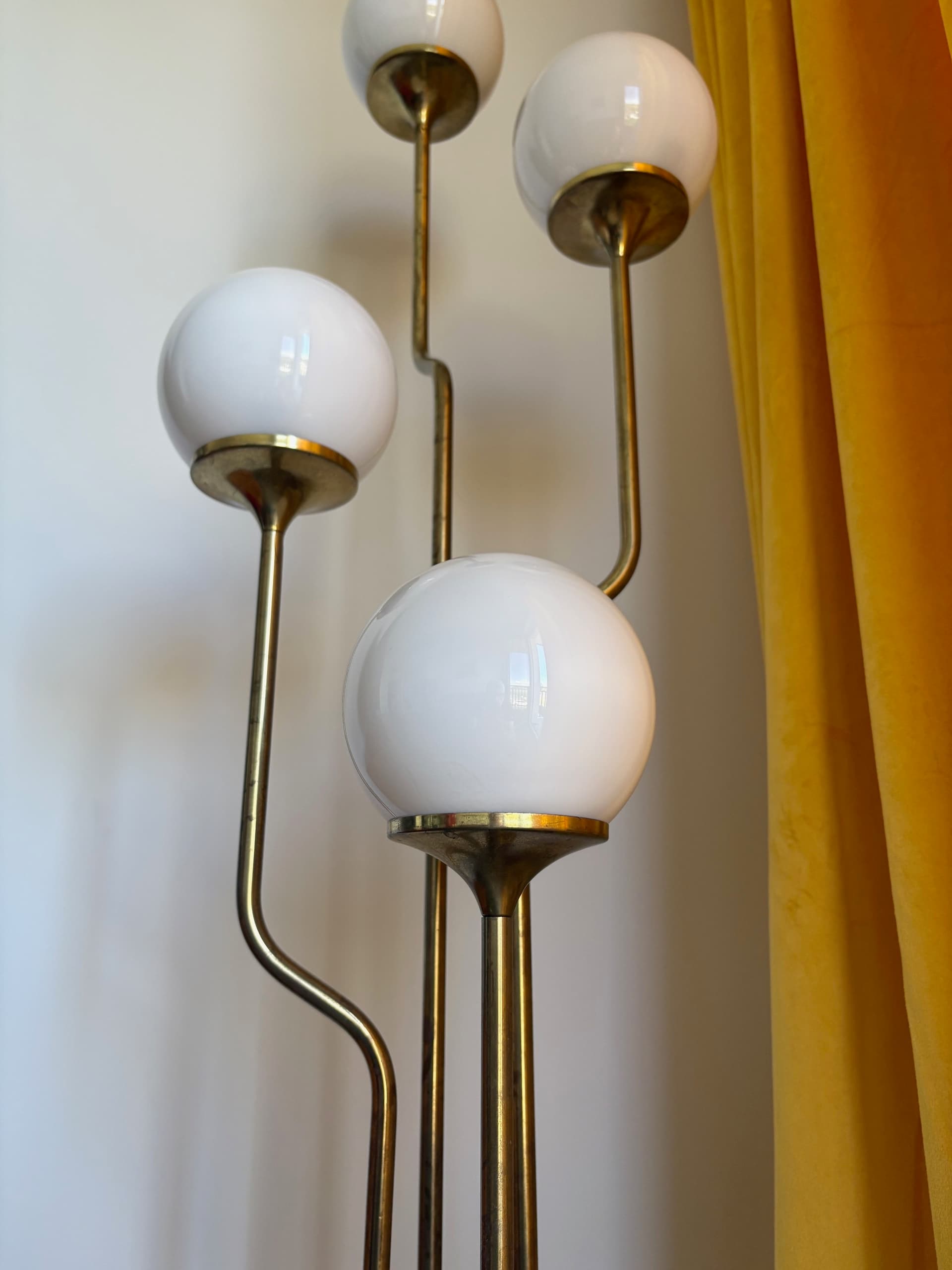 Lampa podłogowa, mosiądz złoty, proj. G. Reggiani, Włochy, lata 60. - 82355