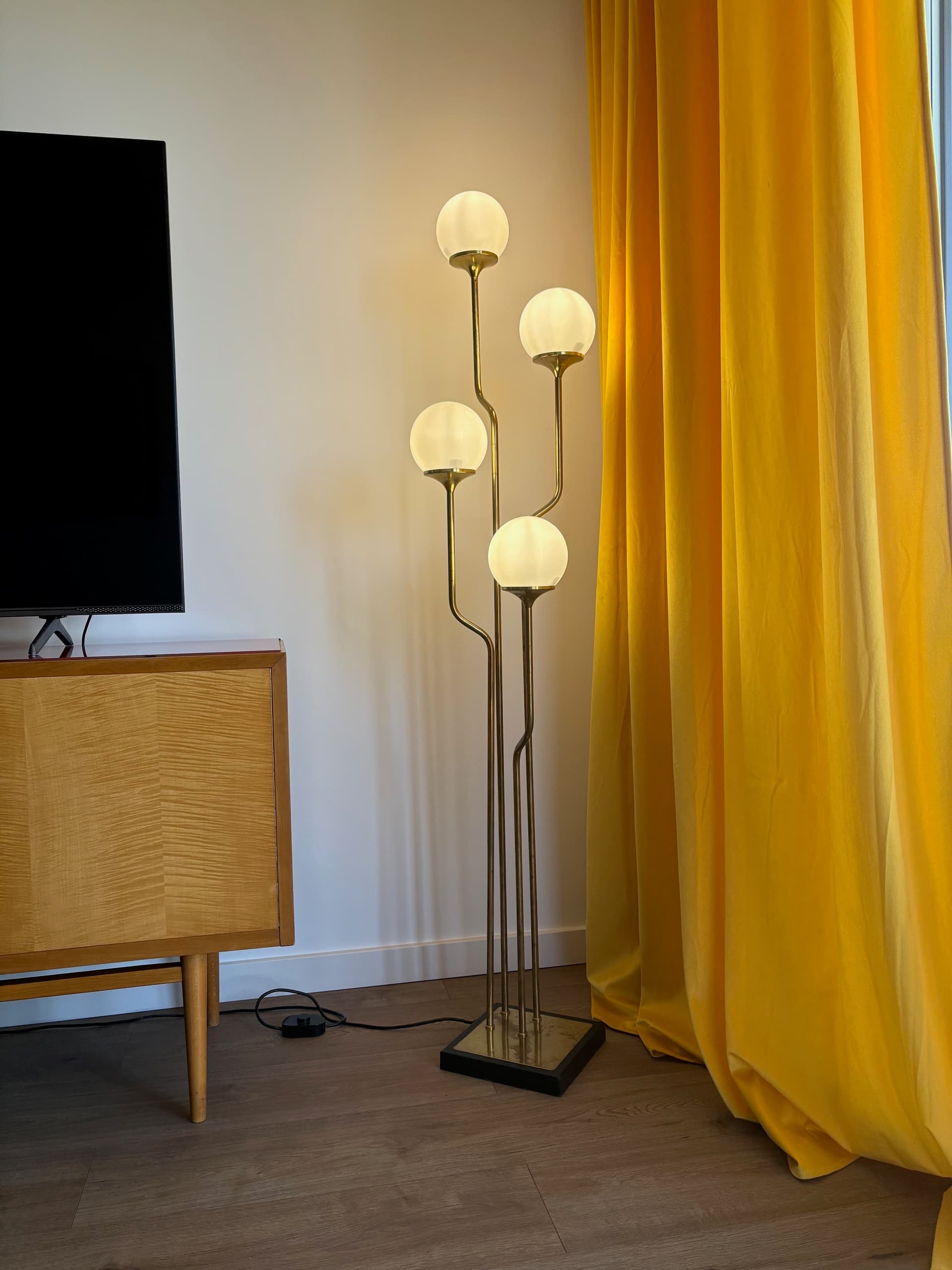 Lampa podłogowa, mosiądz złoty, proj. G. Reggiani, Włochy, lata 60. - 82356