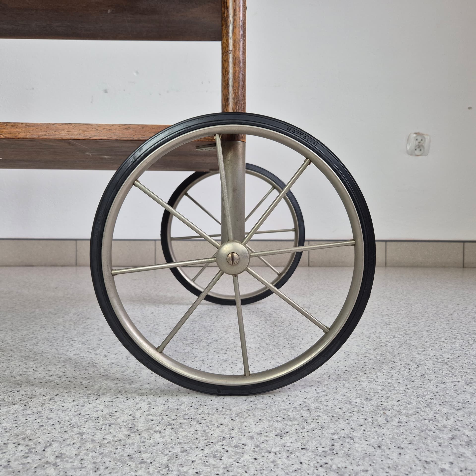 Palisandrowy wózek barowy, proj. W. Wirza dla Wilhelma Renza, Niemcy, lata 60 - 82550