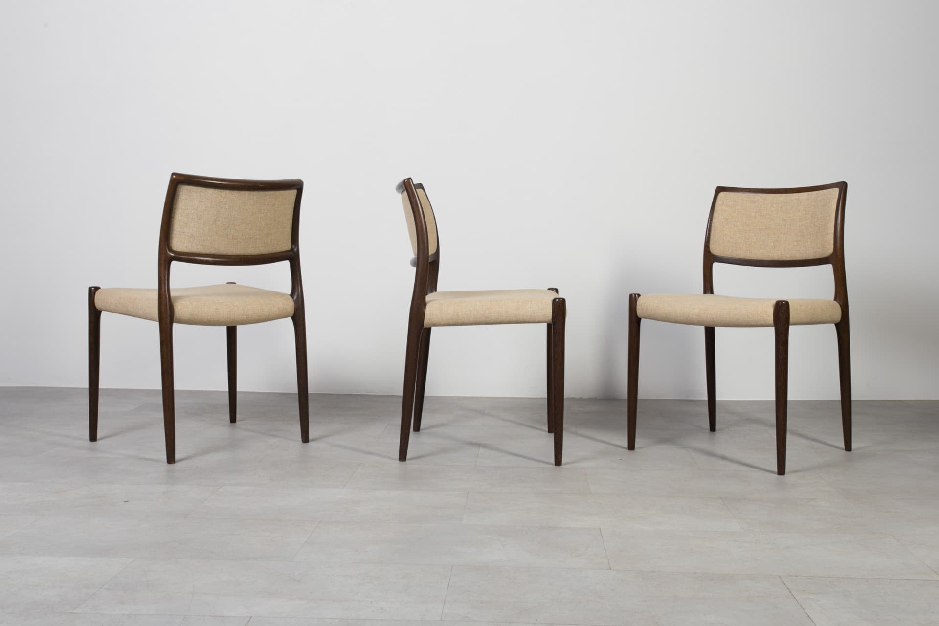 Zestaw sześciu krzeseł Model 80, wełna beżowa, dąb, proj. N.O. Møller, dla J.L. Møllers Møbelfabrik, Dania, lata 60. - 6556