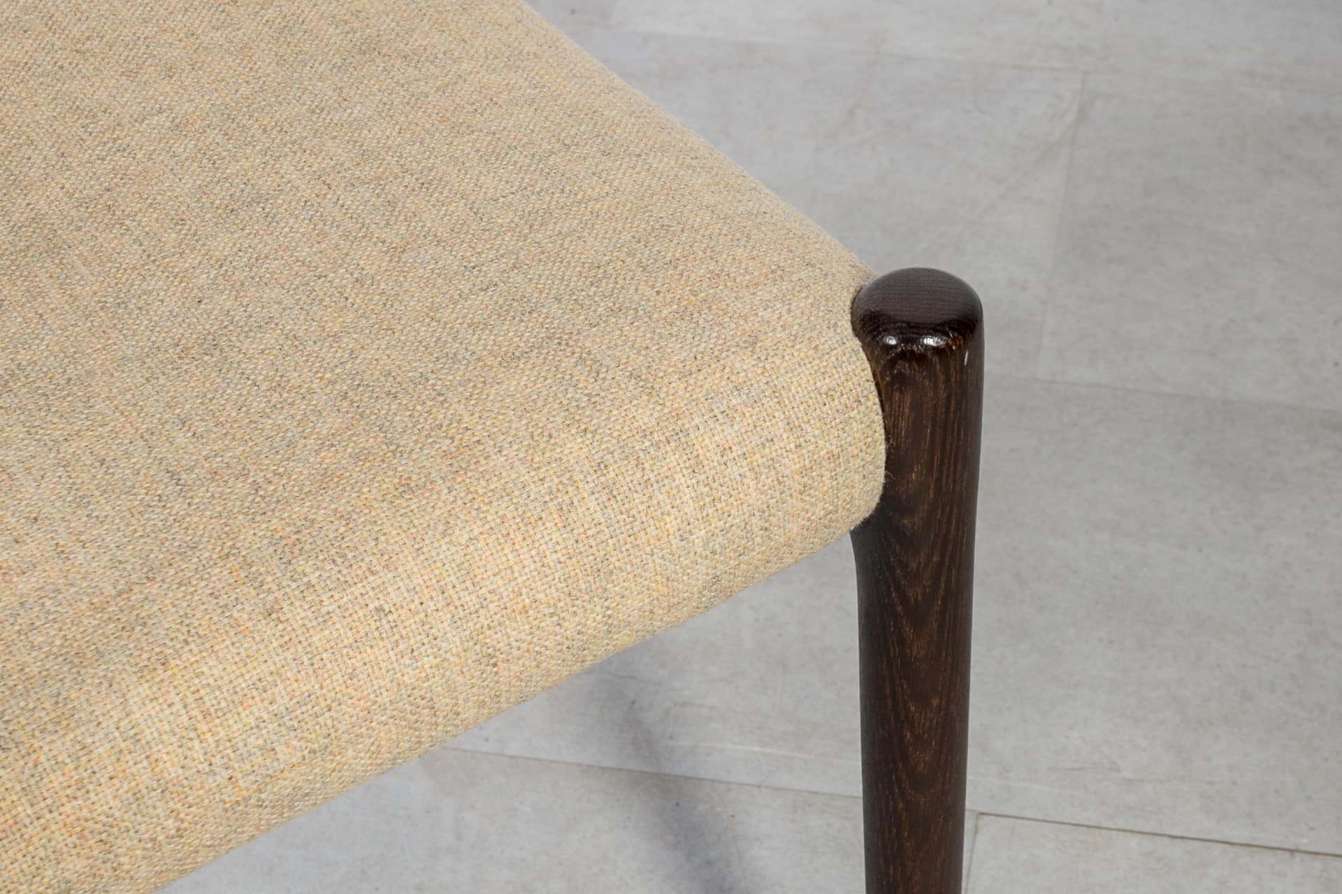 Zestaw sześciu krzeseł Model 80, wełna beżowa, dąb, proj. N.O. Møller, dla J.L. Møllers Møbelfabrik, Dania, lata 60. - 6569