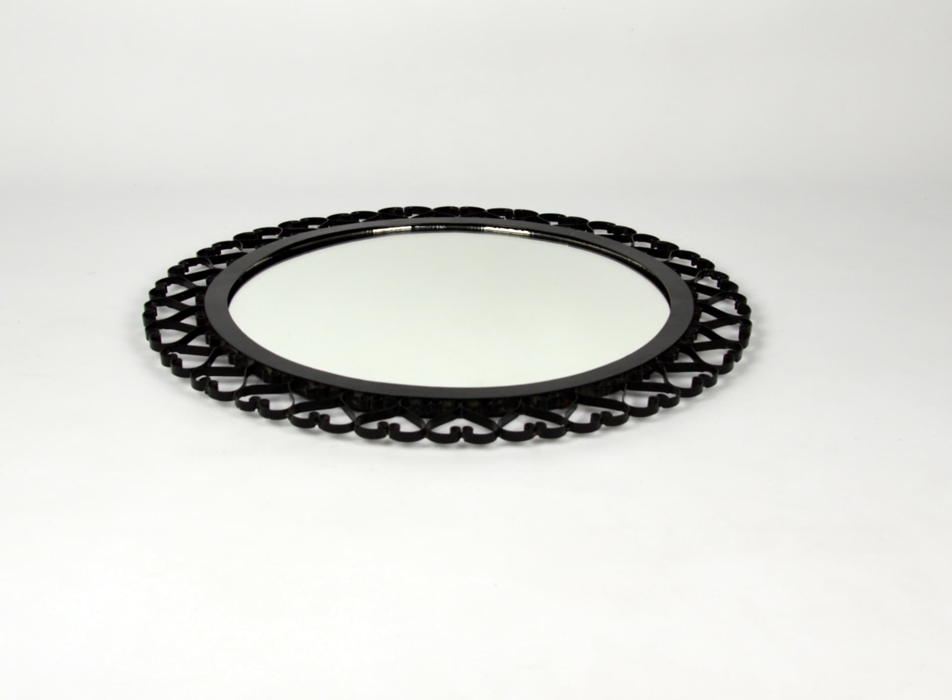 Czarne, metalowe lustro wiszące z dekoracyjną ramą, Niemcy, lata 80. - 82971