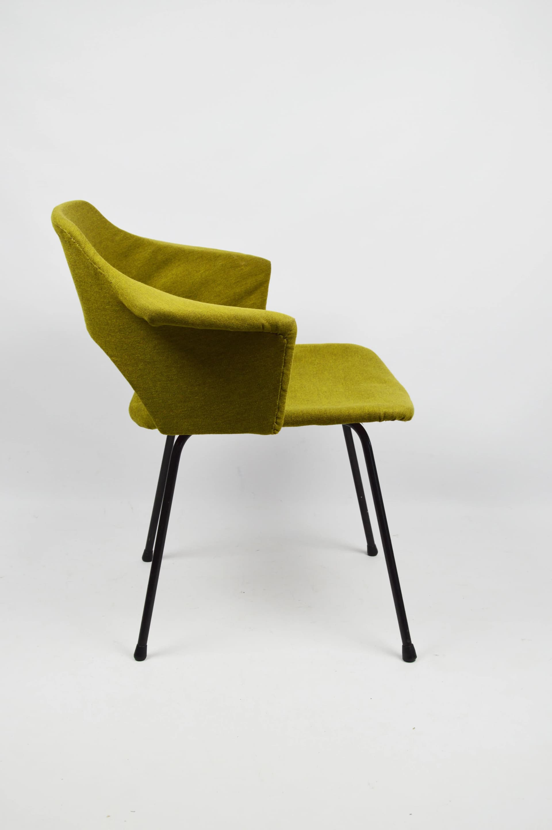 Krzesło z podłokietnikami Space Age, tkanina oliwkowa, metal czarny, Polska, lata 70. - 87114