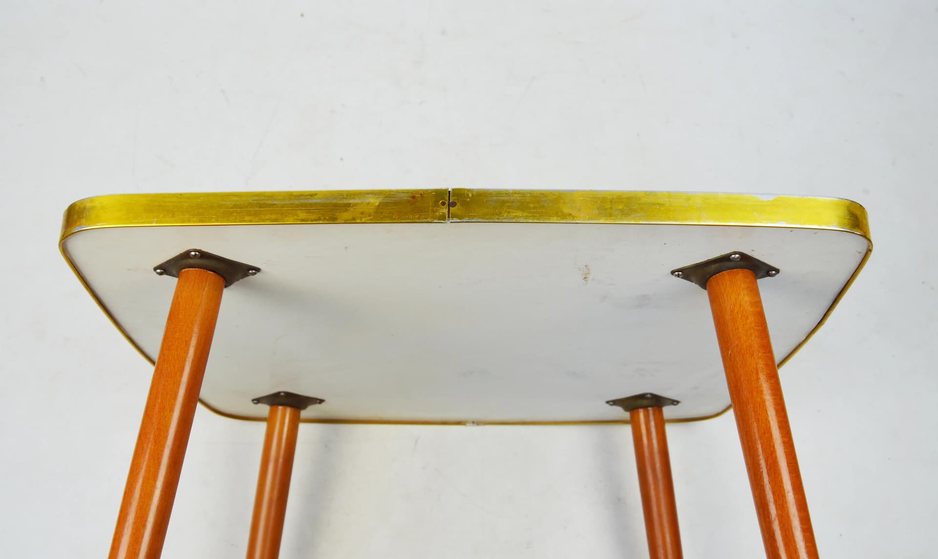 Stolik pomocniczy, ivory white, drewno, Polska, lata 70. - 86978