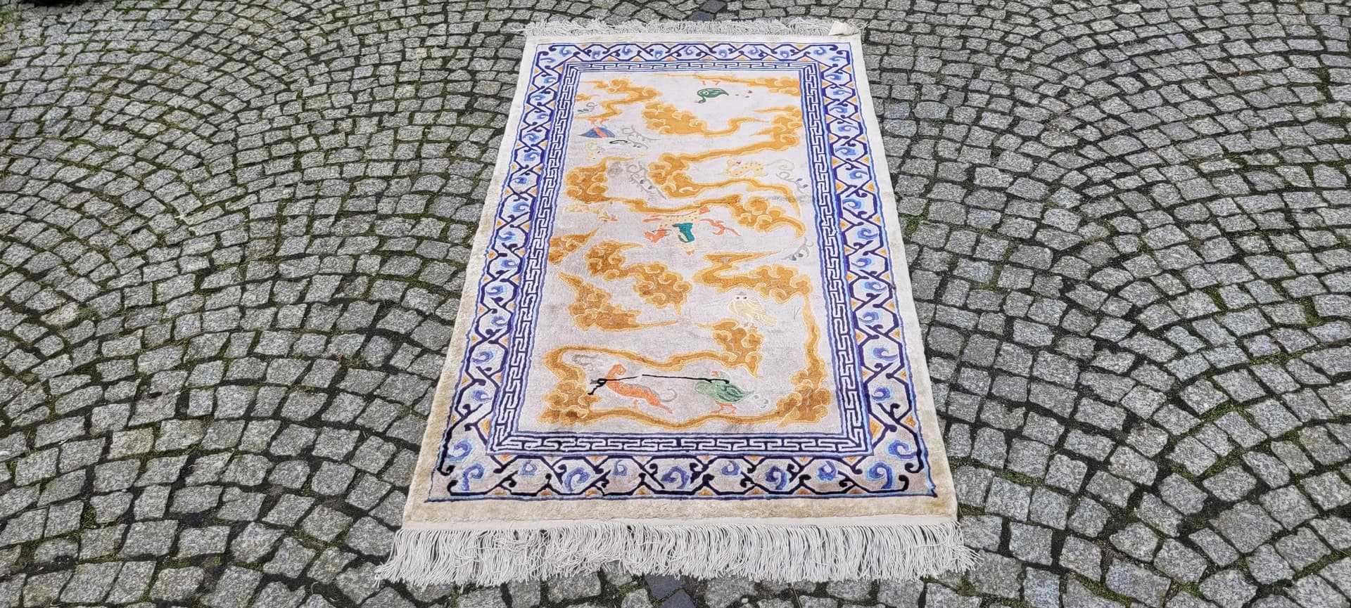 Dywan orientalny, jedwab beżowy, Chiny, początek XX w., 125x235cm - 89156