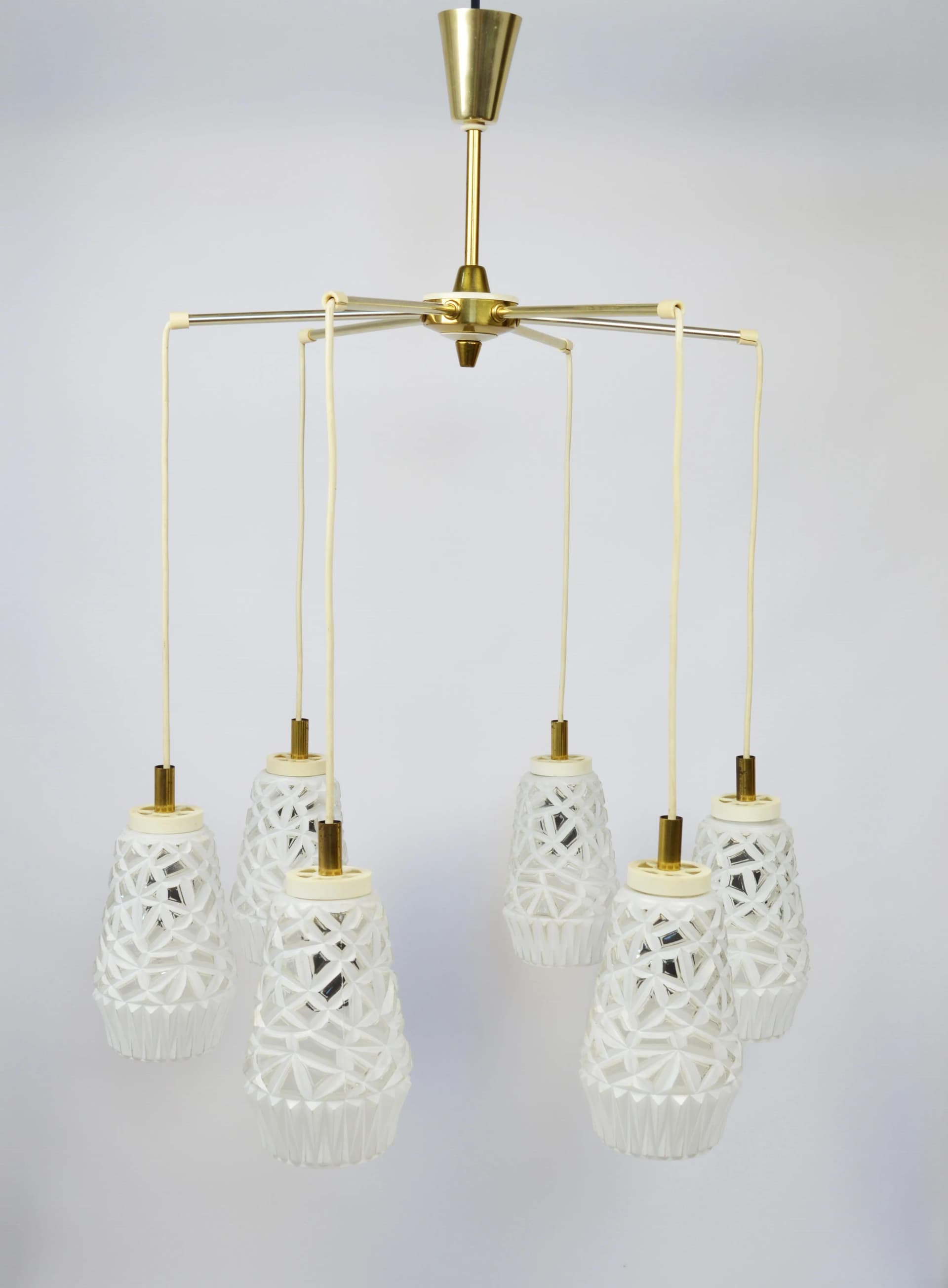 Lampa kaskadowa, szkło białe, metal, Polska, lata 70. - 86905