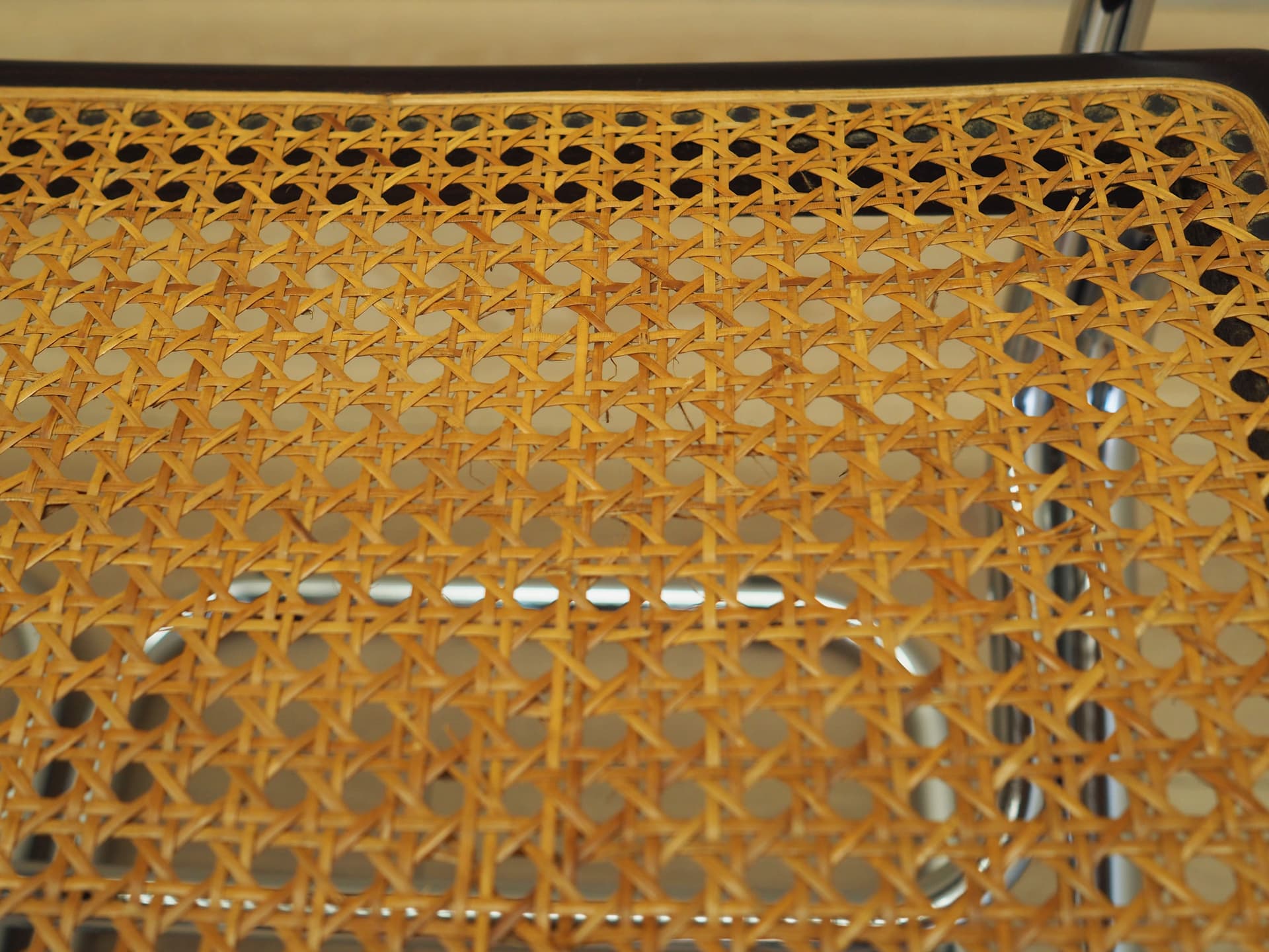 Zestaw czterech krzeseł Bauhaus, rattan brązowy, buk ciemny, metal chromowany, Włochy, lata 60. - 83308