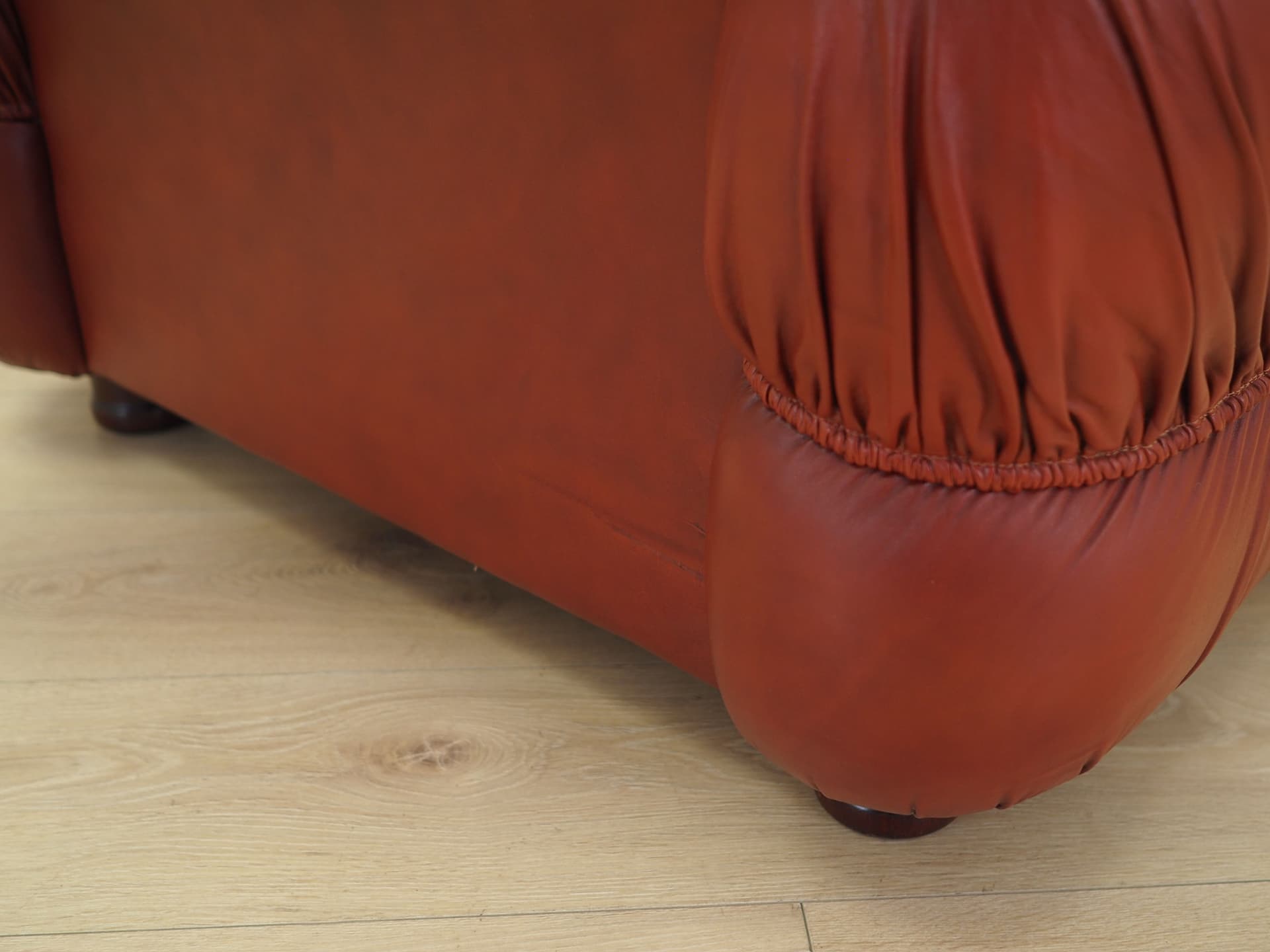 Fotel, bordo, skóra naturalna, Włochy, lata 70. - 83339