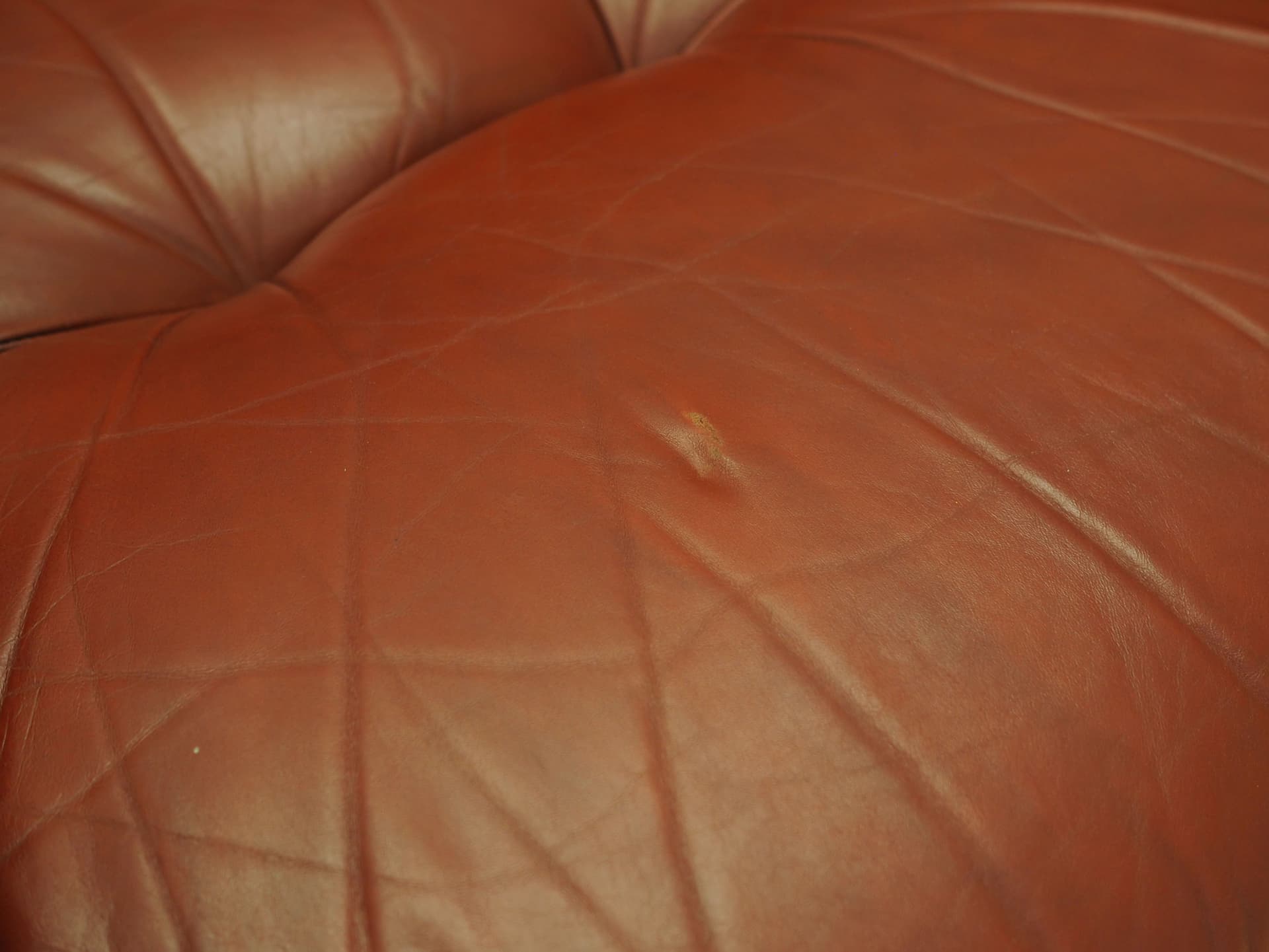 Fotel, bordo, skóra naturalna, Włochy, lata 70. - 83333