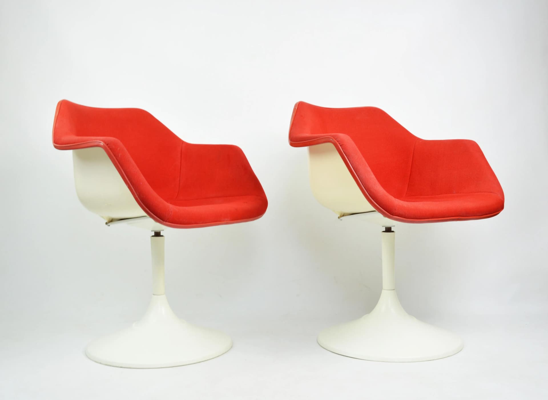 Pair of armchairs, red fabric, cream plastic, by R. Day, Overman, Sweden, 1960s. - 86852