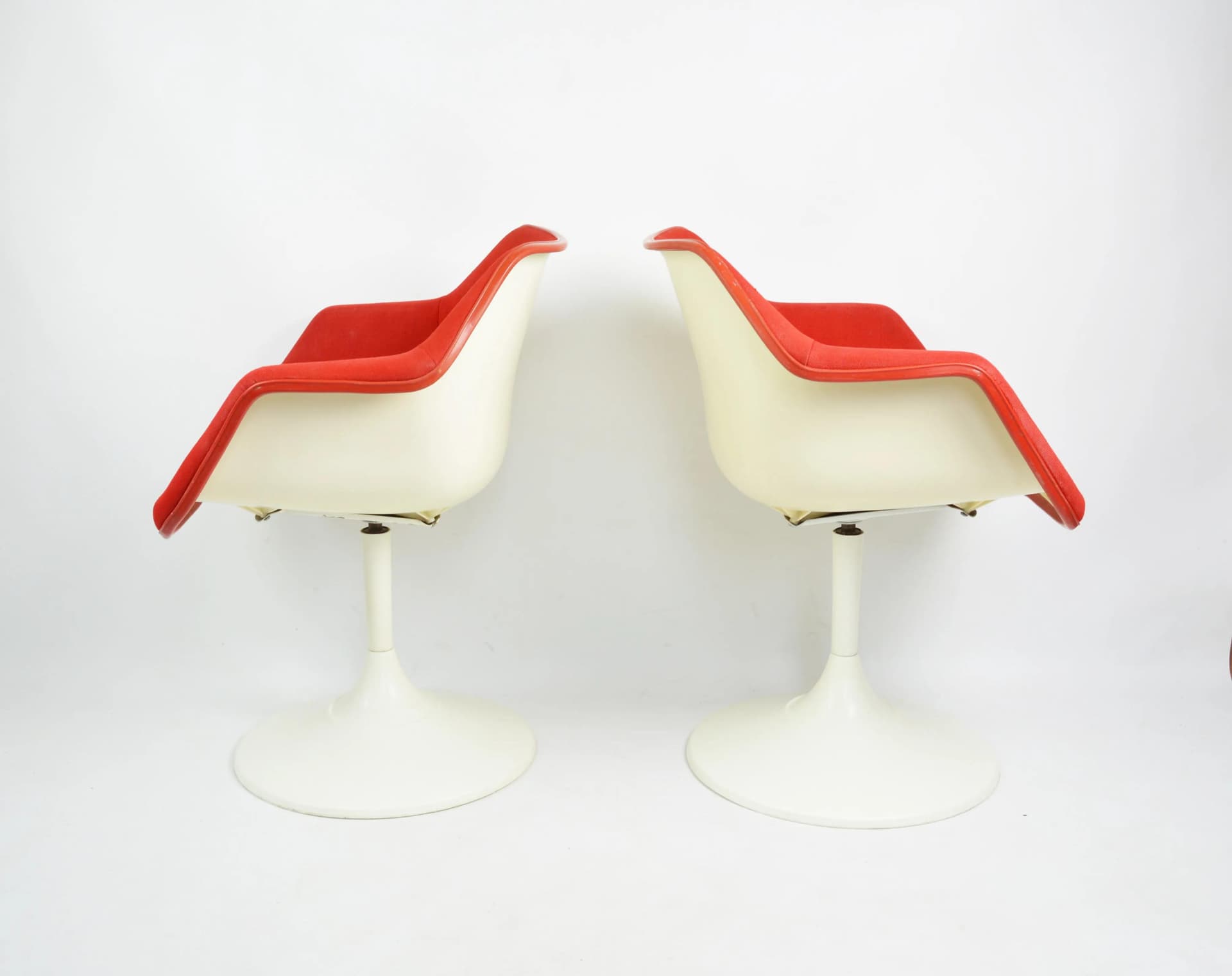 Pair of armchairs, red fabric, cream plastic, by R. Day, Overman, Sweden, 1960s. - 86853