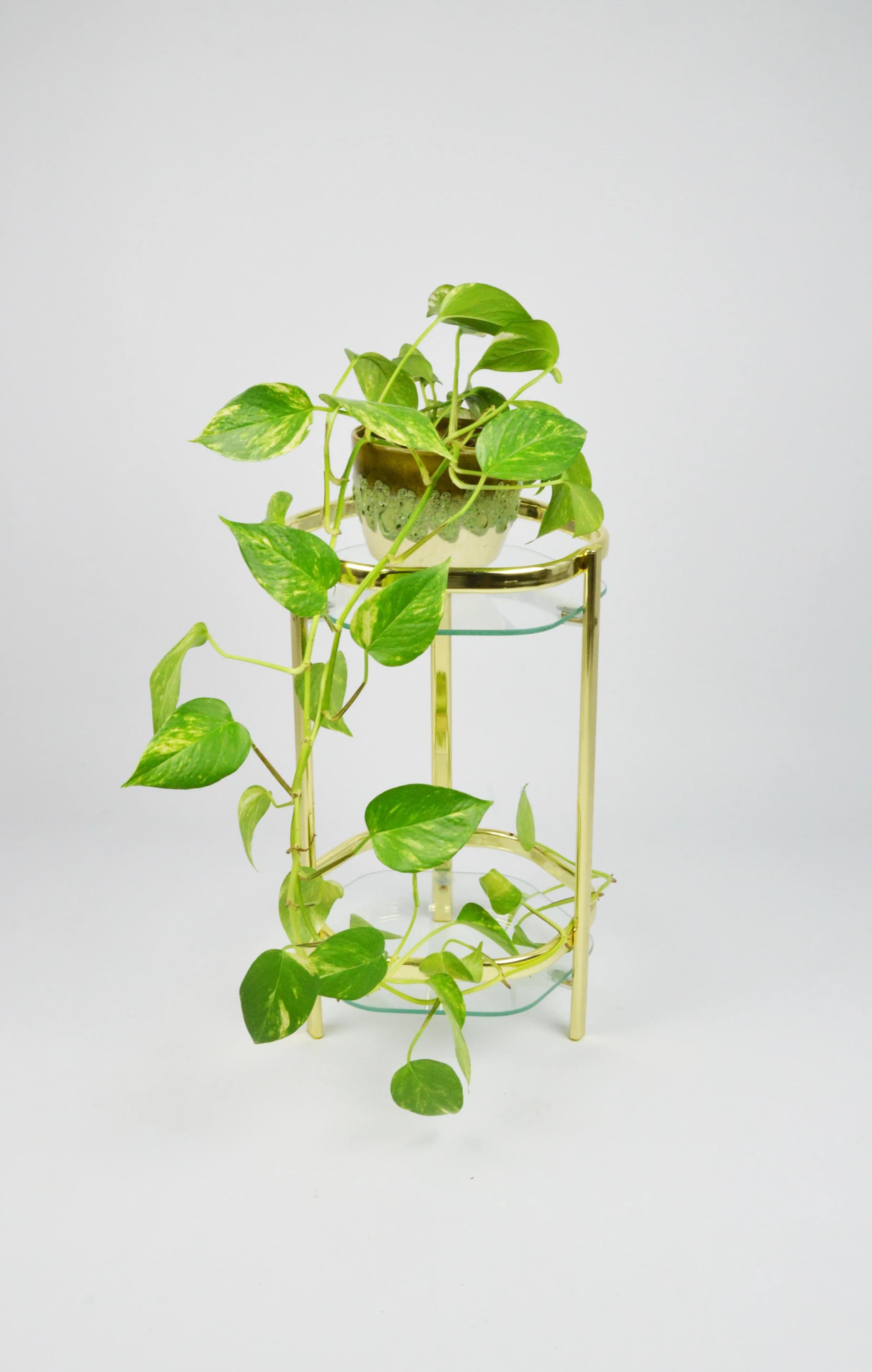 Stolik pomocniczy, złoty metal, szkło przezroczyste, Polska, lata 80. - 86787