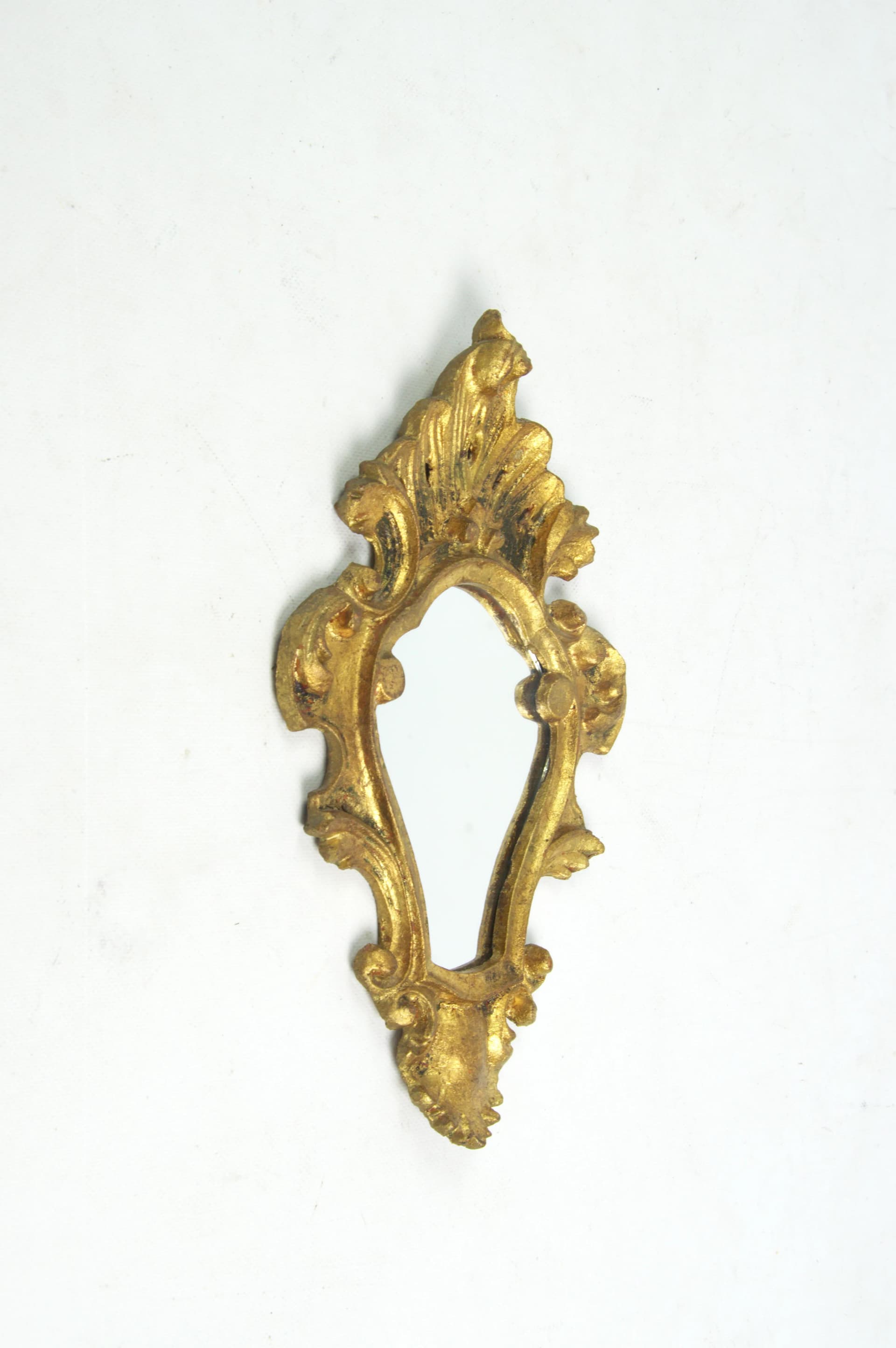 Lustro ścienne, rama złota, drewno, Polska, lata 60. - 86720