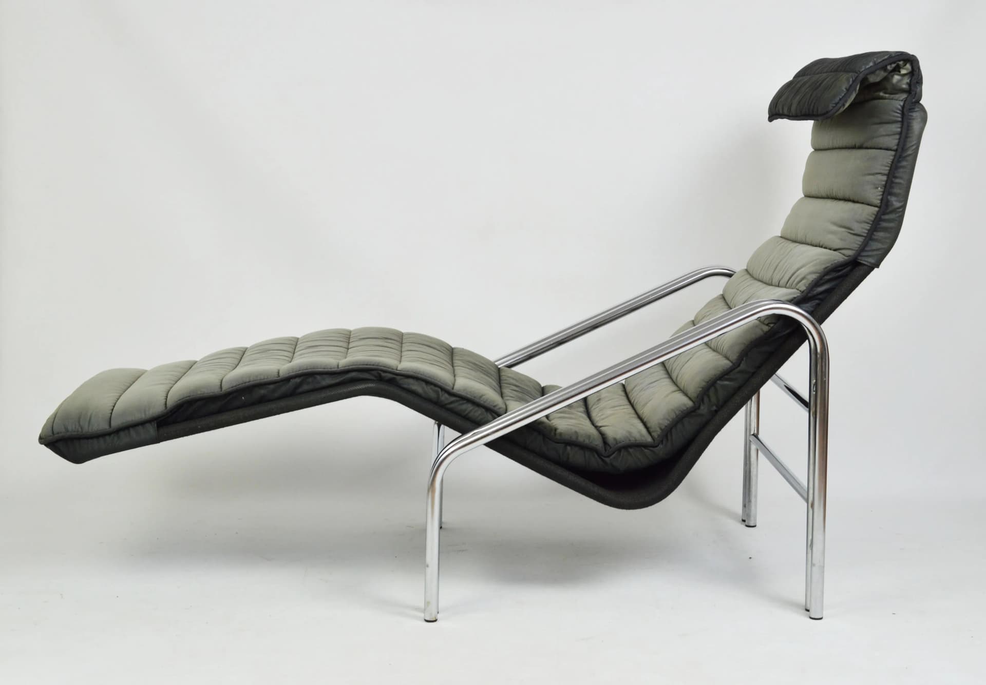 Chaise longue, grey black, fabric chrome, Poland, 1980s. - 86592