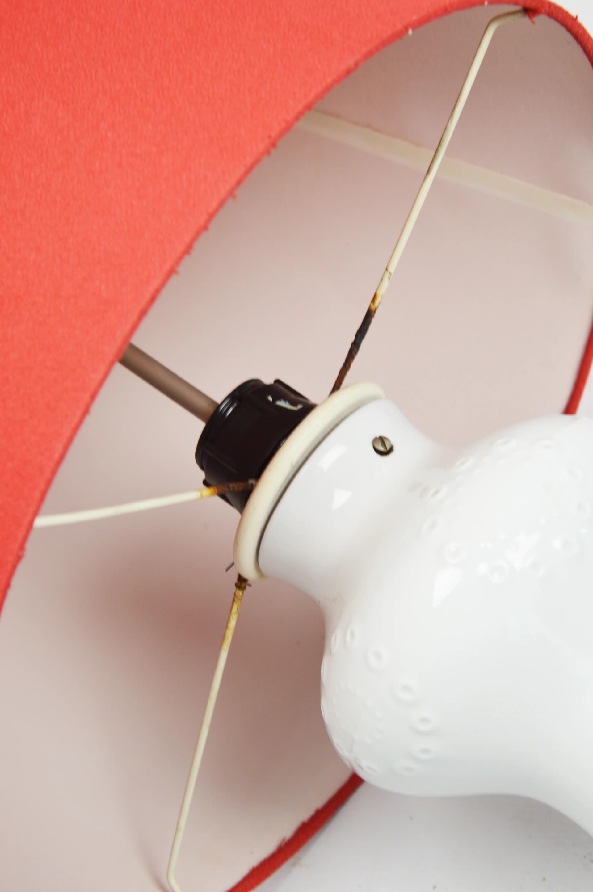 Lampa podłogowa, porcelana biała, plastik czerwony, Wallendorf, Niemcy, lata 70. - 86395