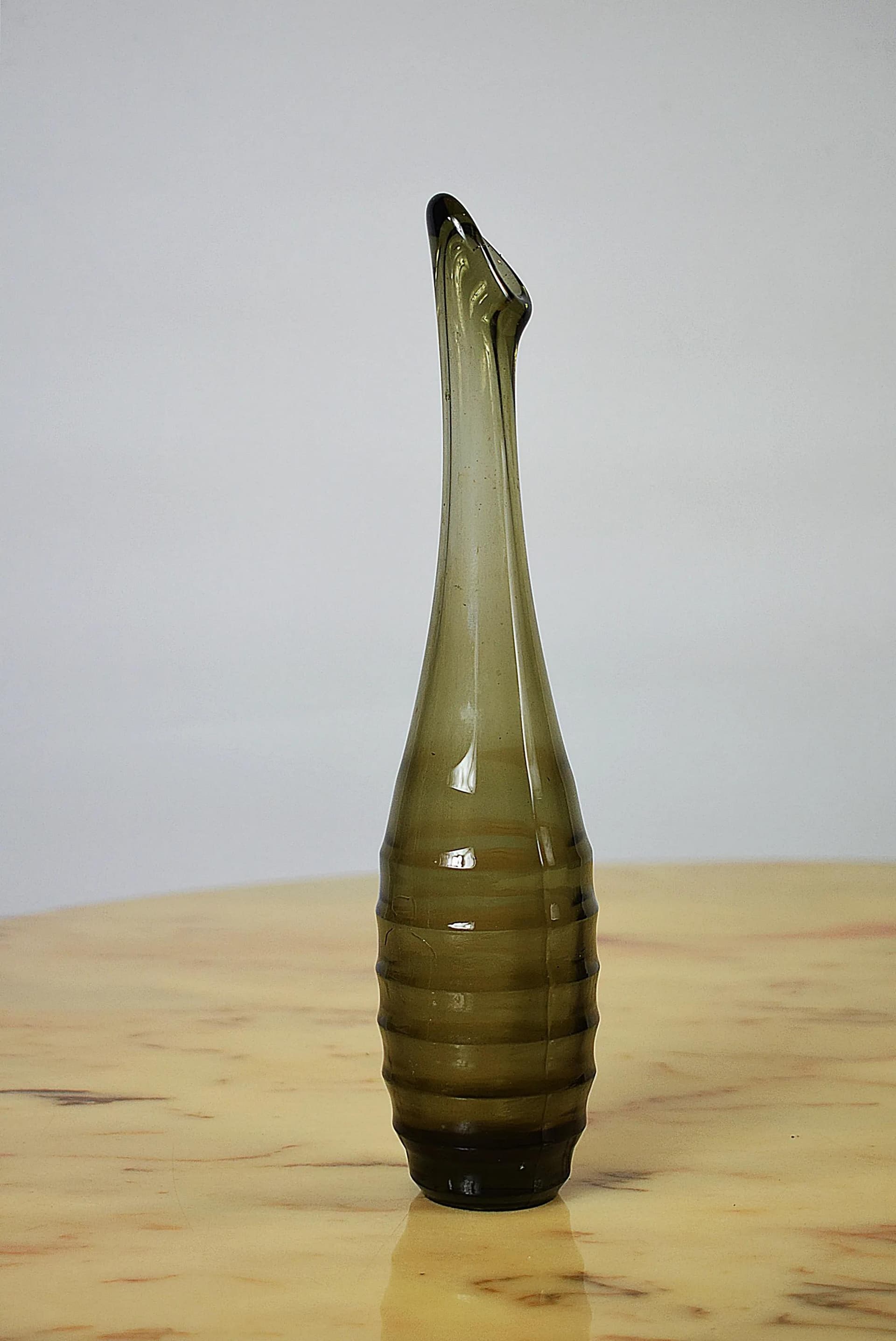 Wazon Carola, szkło oliwkowe, proj. F. Keuchel, VEB Schwepnitz, Niemcy, lata 60. - 86345