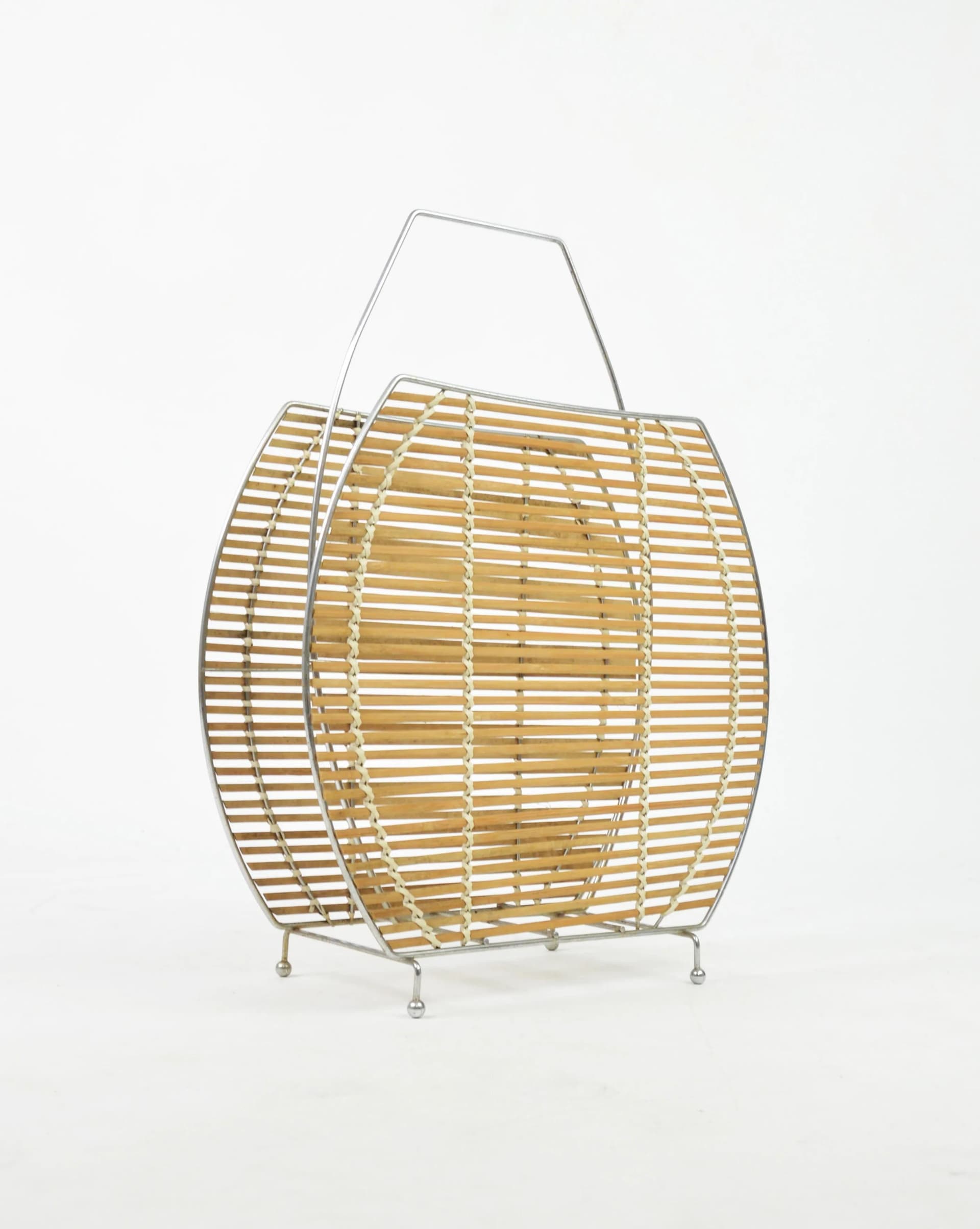 Gazetnik, drewno jasnobrązowe, metal szary, Polska, lata 70. - 86328