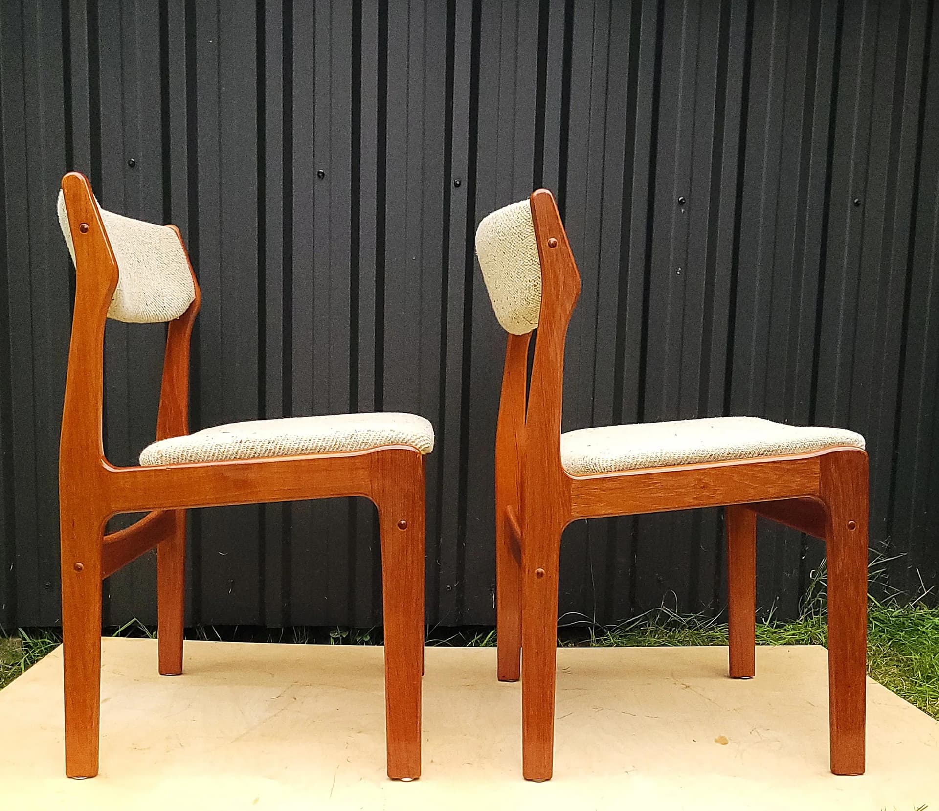 Para krzeseł, teak brązowy jasny, proj. E. Buch, Dania, lata 70. - 85947