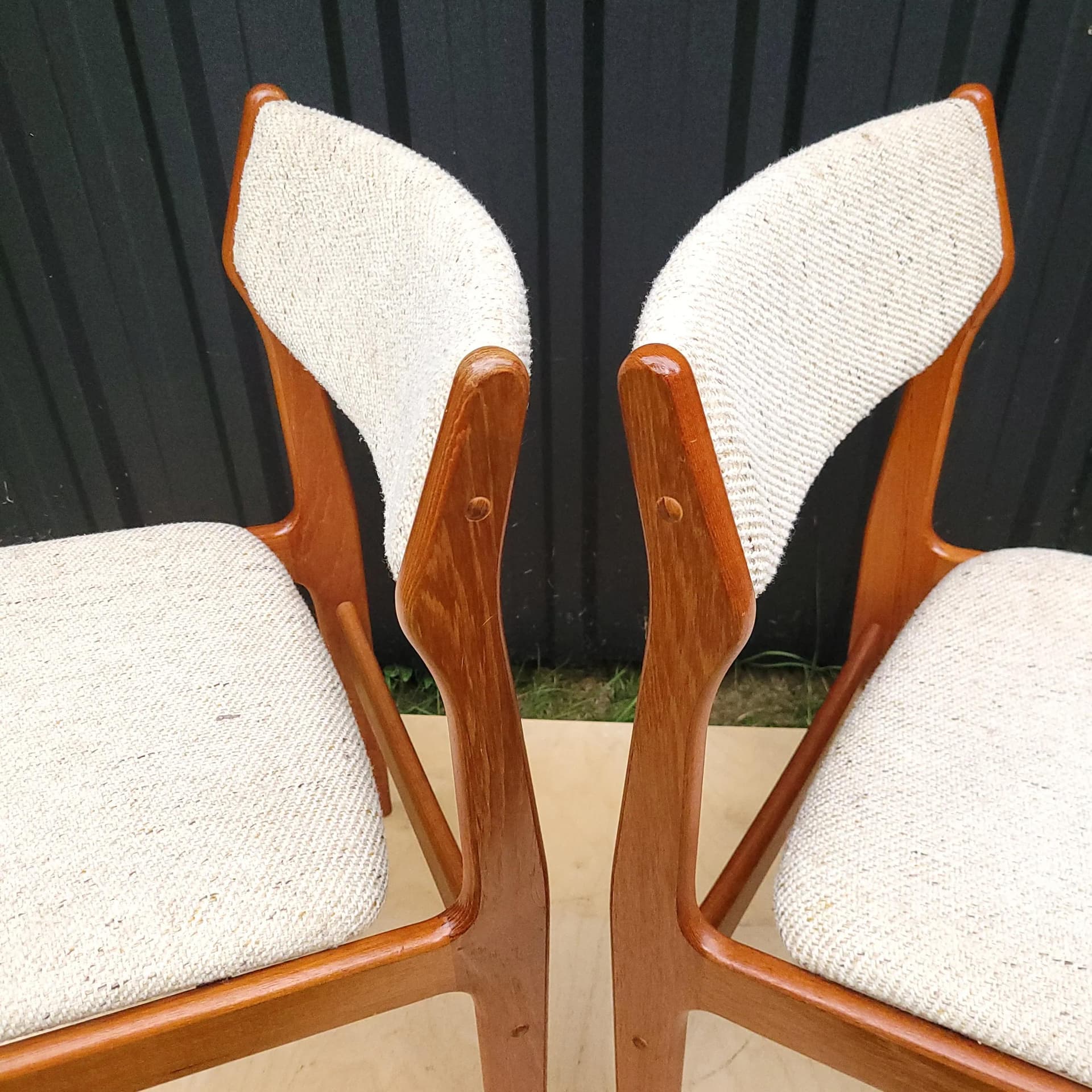 Para krzeseł, teak brązowy jasny, proj. E. Buch, Dania, lata 70. - 85945