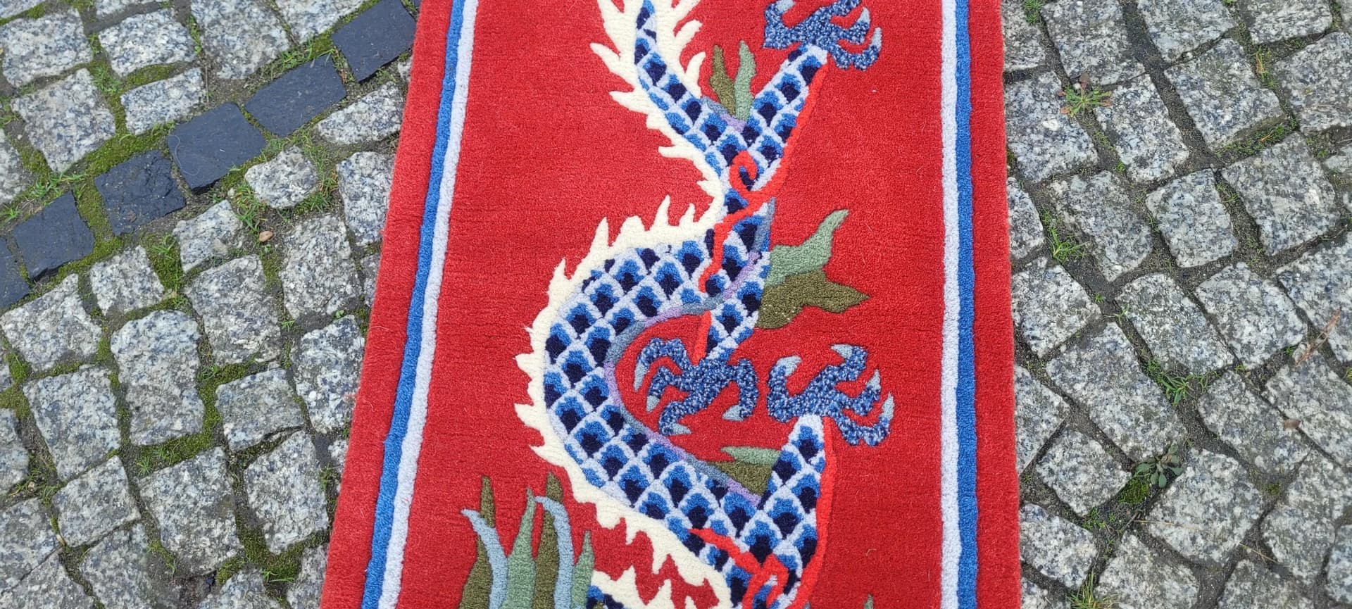 Dywan art déco, motyw smoka, multikolor, wełna, Chiny, początek XX w., 48x102 cm - 88413