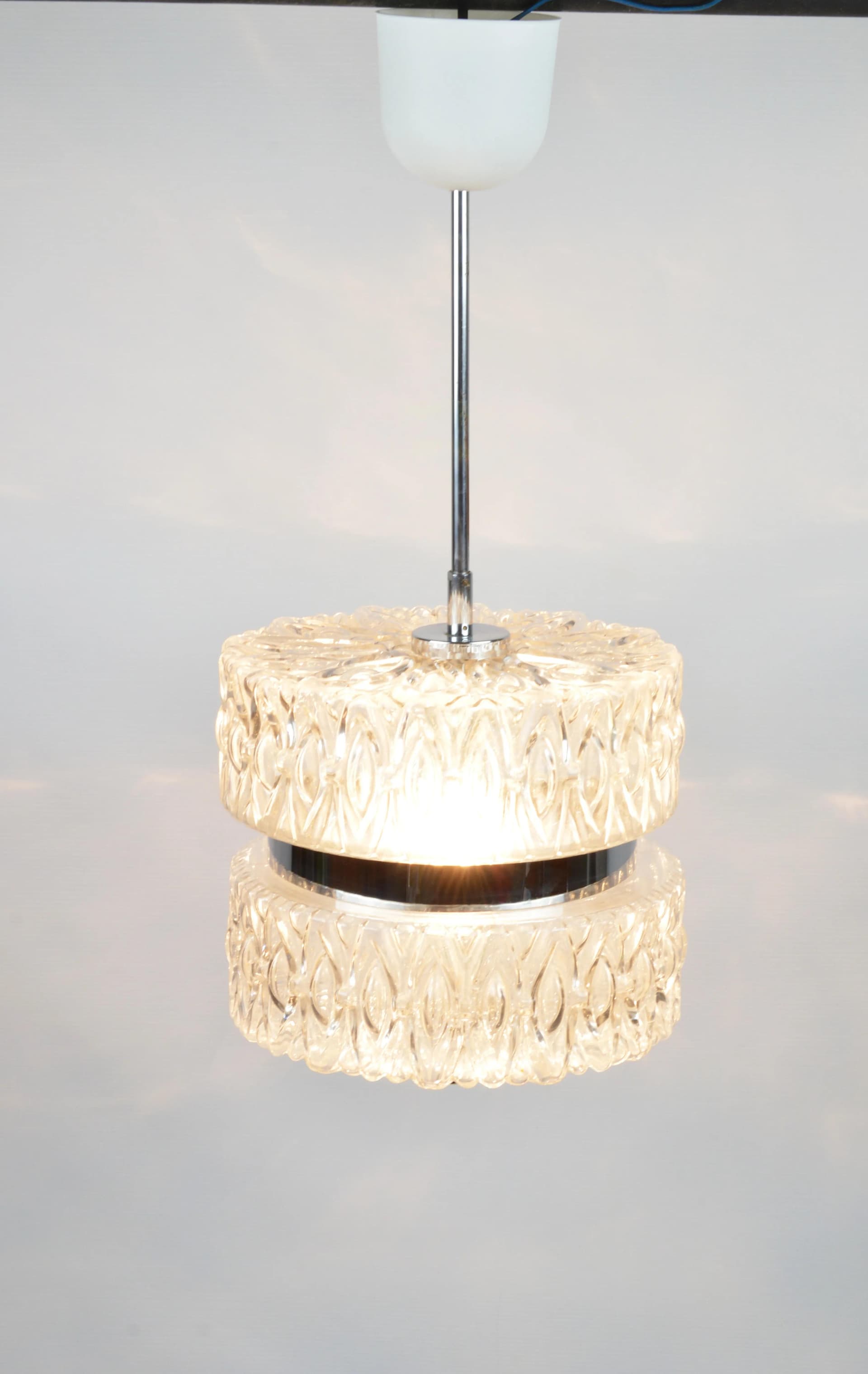 Lampa wisząca, szkło transparentne, chrom, Polska, lata 70. - 85666