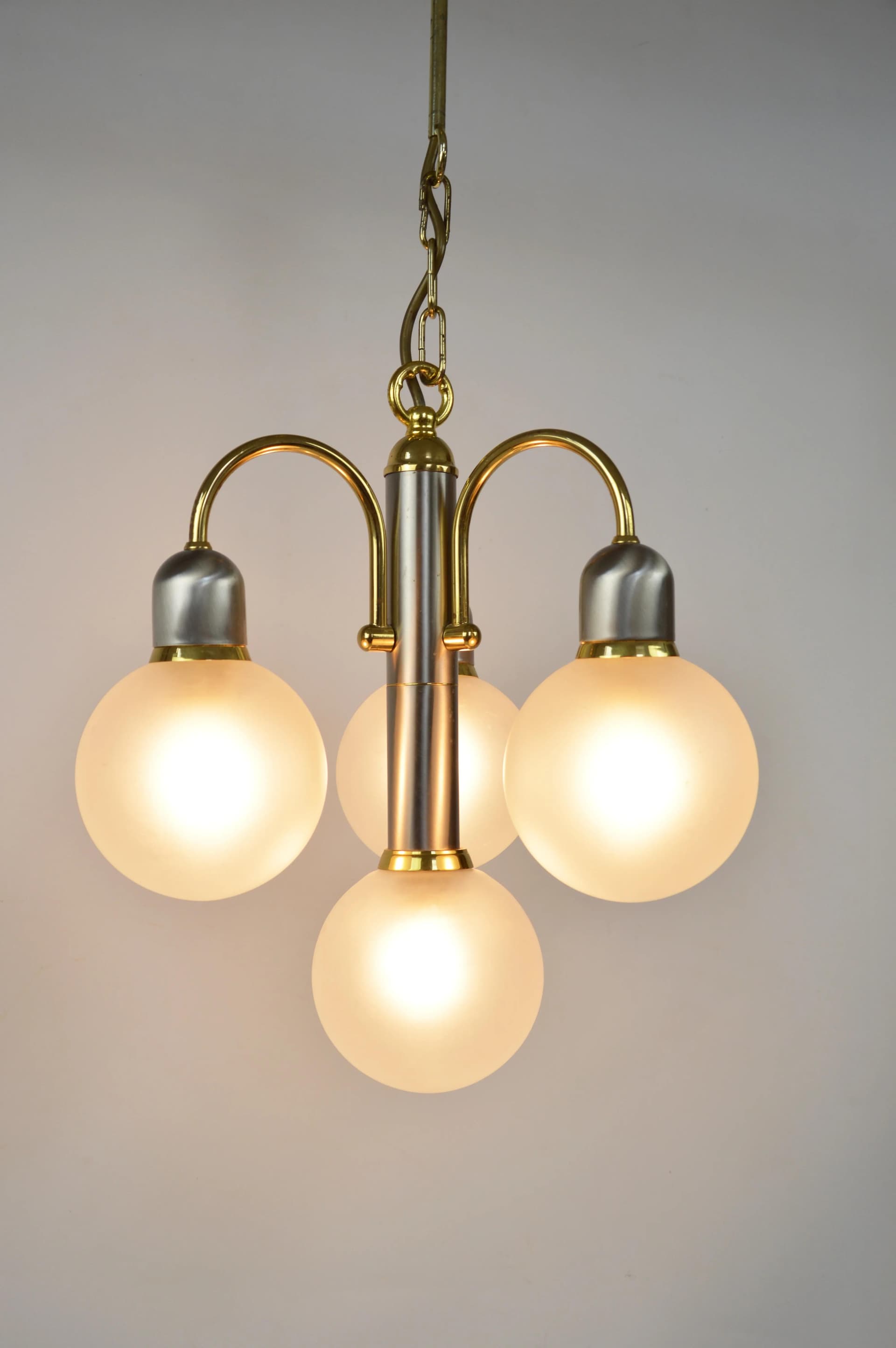 Żyrandol, srebrny, mosiądz złoty, szkło matowe, Polska, lata 80. - 85546