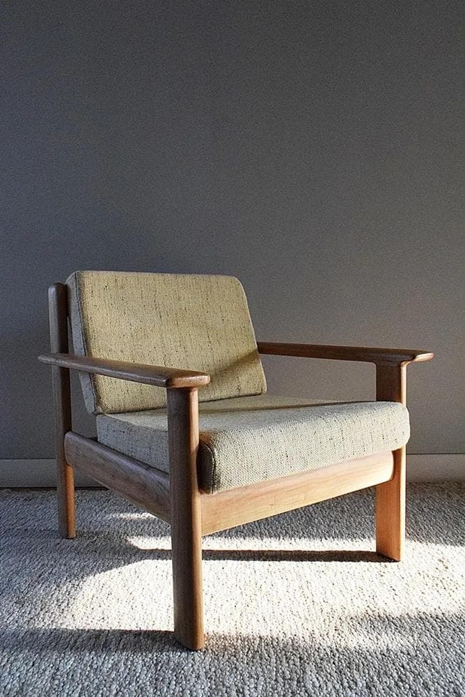 Fotel klubowy, wełna beżowa, drewno tekowe, proj. W. Knoll, Niemcy, lata 70. - 85509