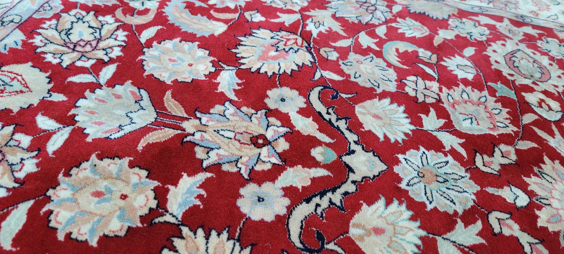 Rug Isfahan 210x125 cm, red, Kork wool and silk, India - 88259