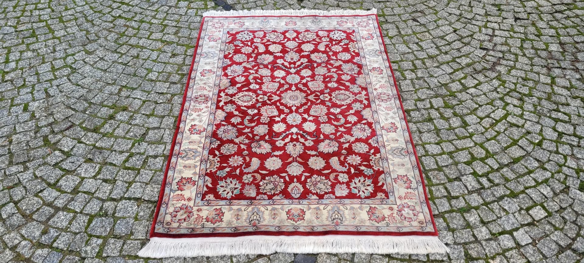 Rug Isfahan 210x125 cm, red, Kork wool and silk, India - 88257